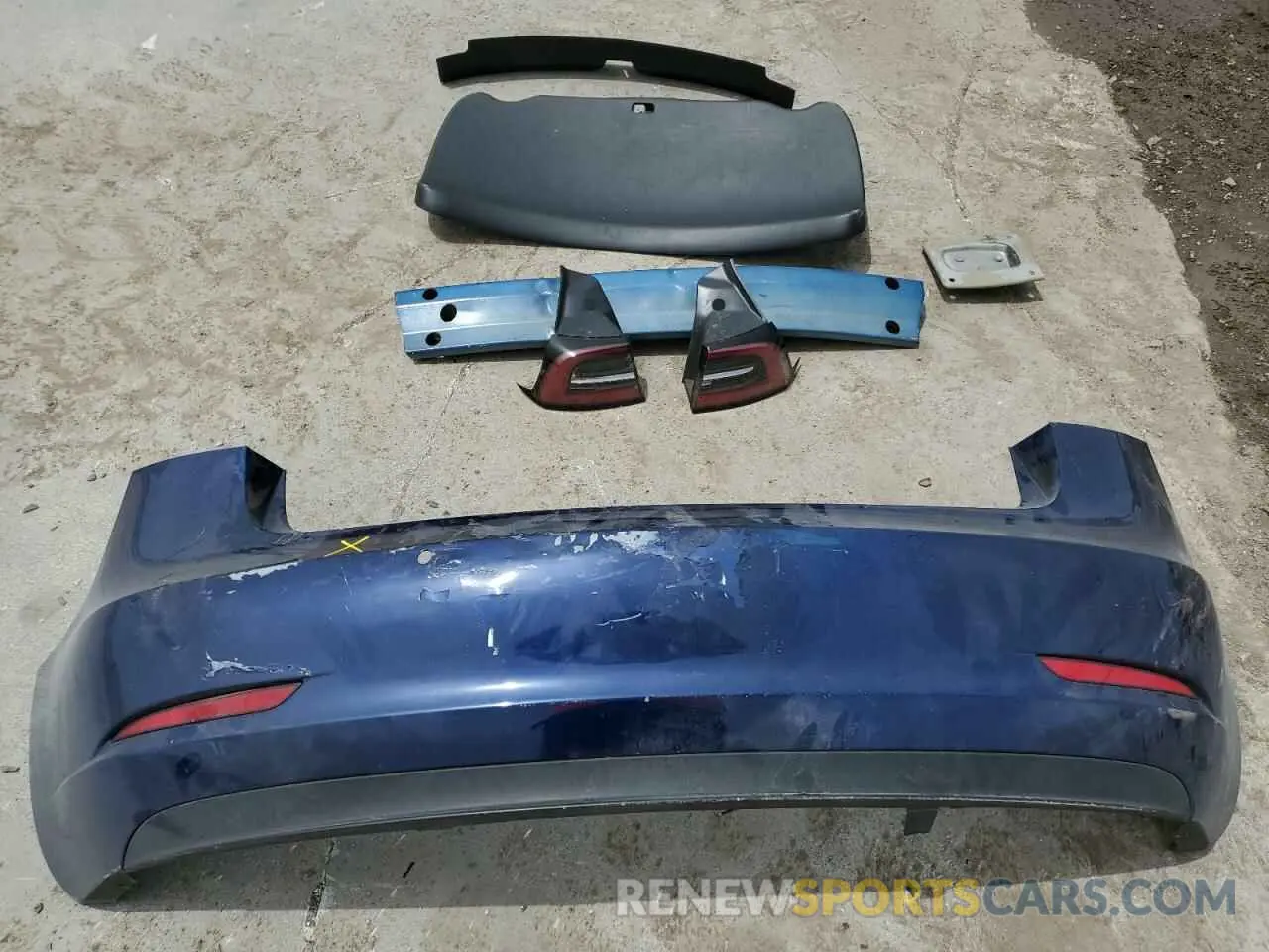 12 Photograph of a damaged car 5YJ3E1EA5NF285552 TESLA MODEL 3 2022