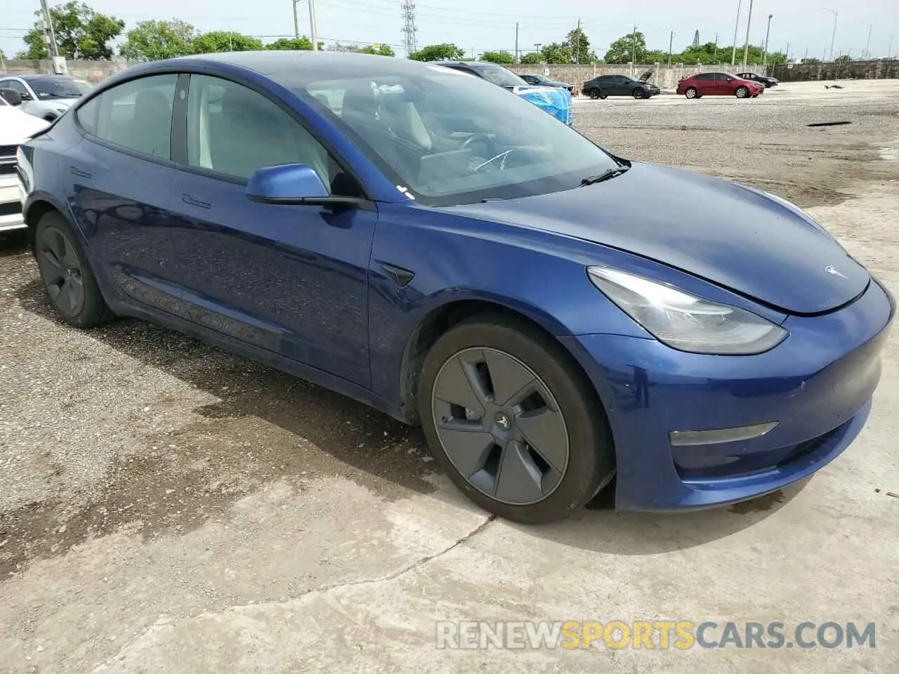 4 Photograph of a damaged car 5YJ3E1EA5NF285552 TESLA MODEL 3 2022