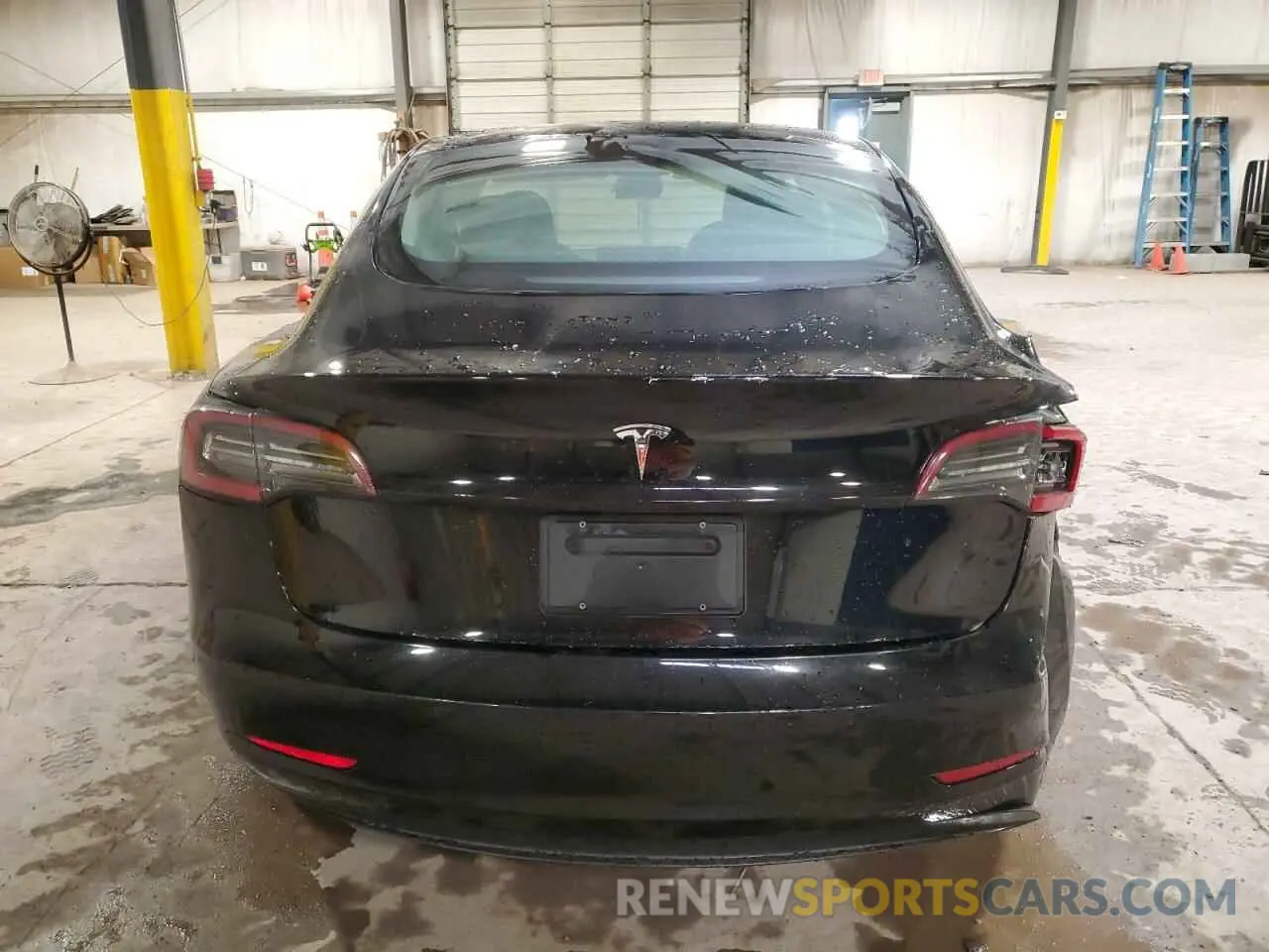 6 Photograph of a damaged car 5YJ3E1EA5NF286118 TESLA MODEL 3 2022
