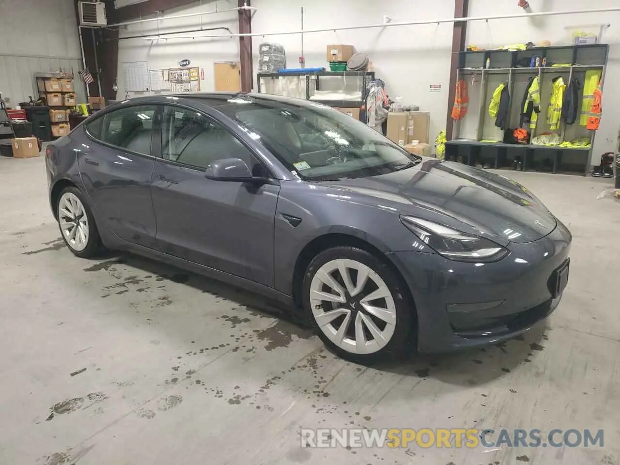 4 Photograph of a damaged car 5YJ3E1EA5NF288290 TESLA MODEL 3 2022