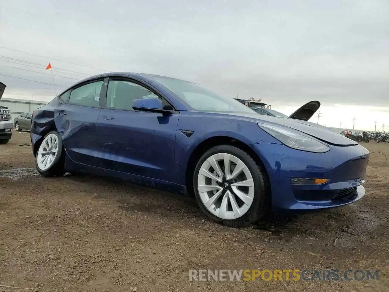 4 Photograph of a damaged car 5YJ3E1EA5NF304195 TESLA MODEL 3 2022