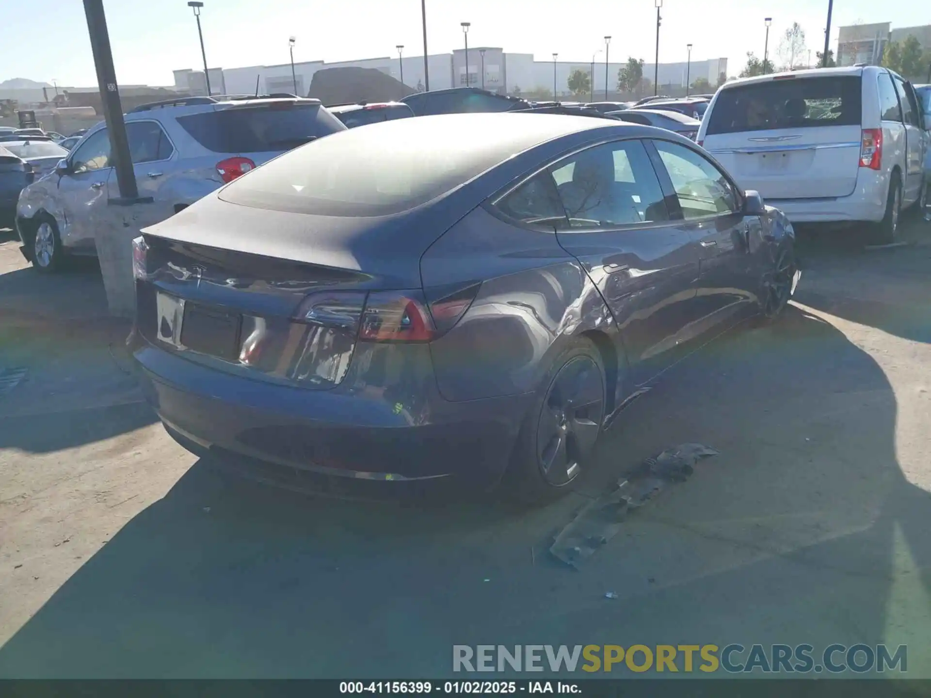 4 Photograph of a damaged car 5YJ3E1EA5NF332658 TESLA MODEL 3 2022