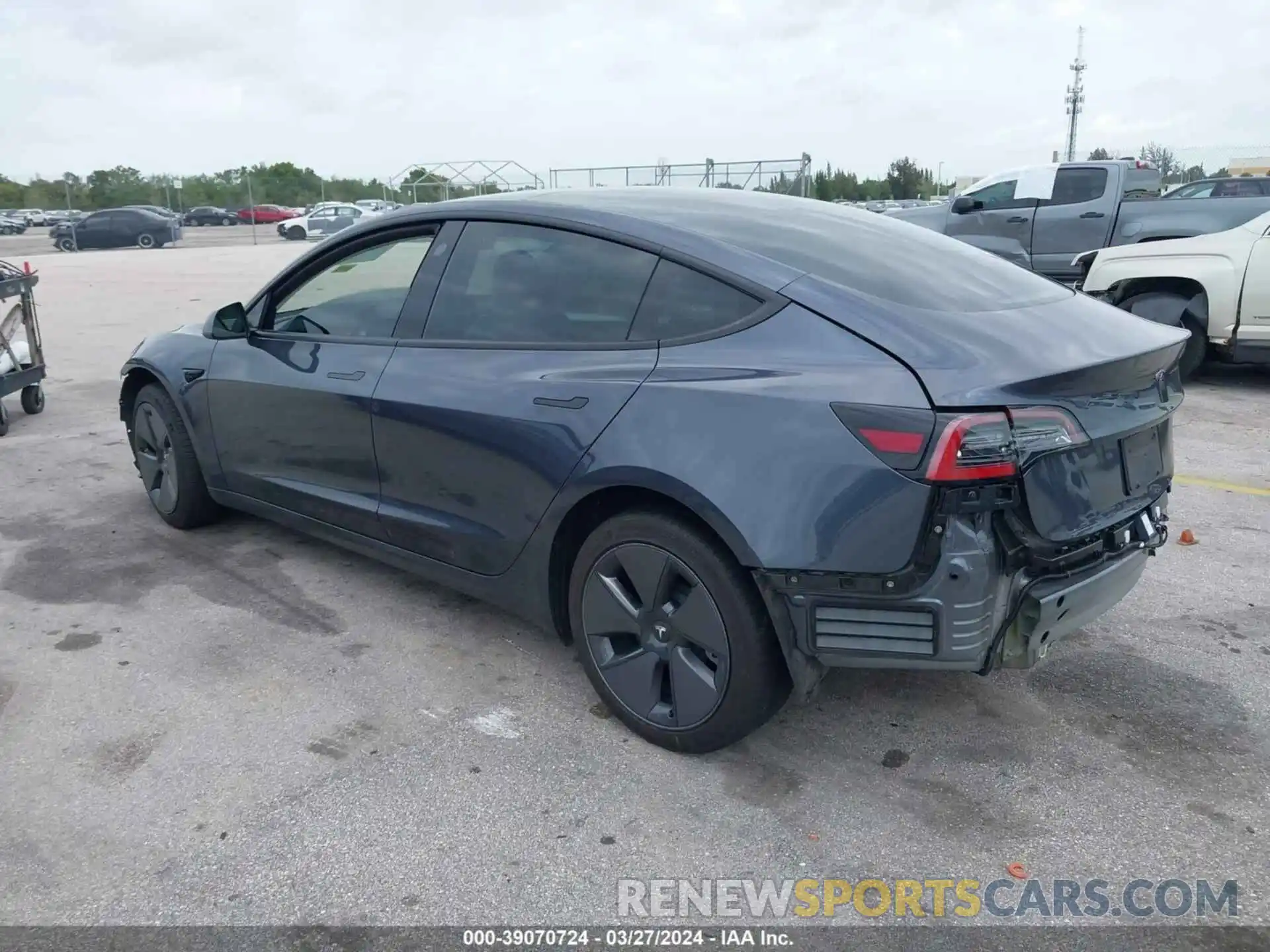 3 Photograph of a damaged car 5YJ3E1EA5NF346611 TESLA MODEL 3 2022