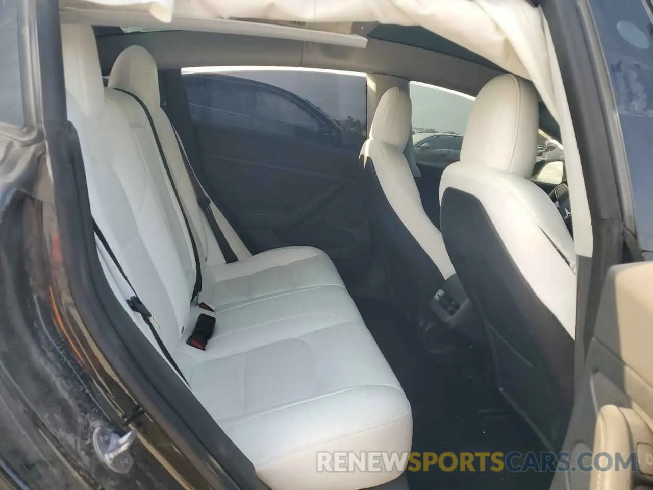 10 Photograph of a damaged car 5YJ3E1EA5NF352456 TESLA MODEL 3 2022