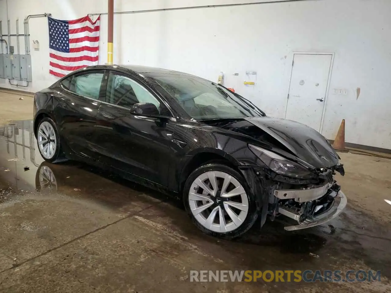 4 Photograph of a damaged car 5YJ3E1EA5NF370228 TESLA MODEL 3 2022