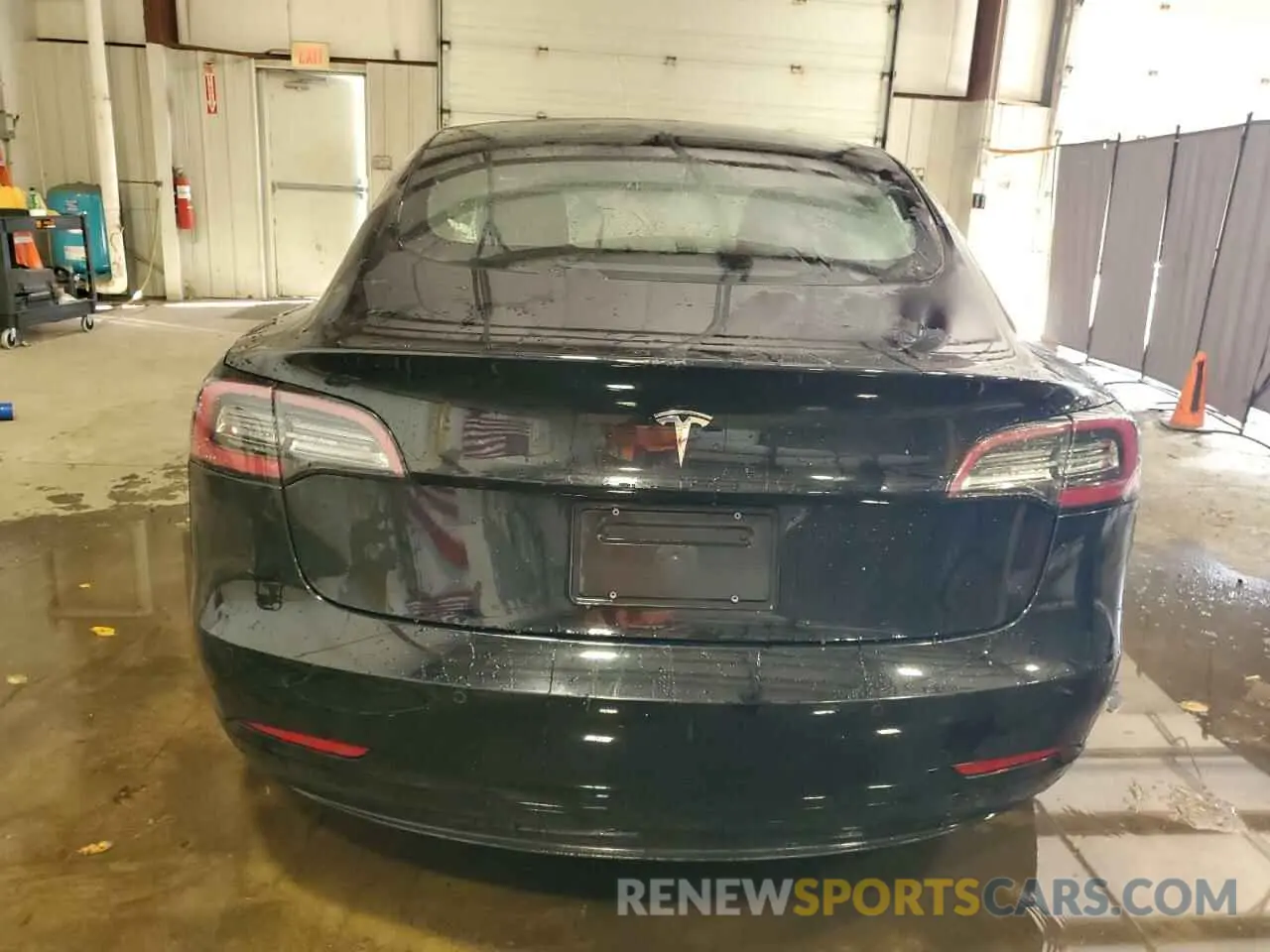 6 Photograph of a damaged car 5YJ3E1EA5NF370228 TESLA MODEL 3 2022