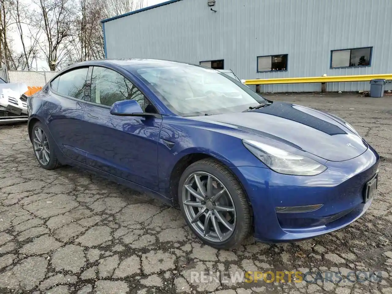 4 Photograph of a damaged car 5YJ3E1EA5NF370486 TESLA MODEL 3 2022