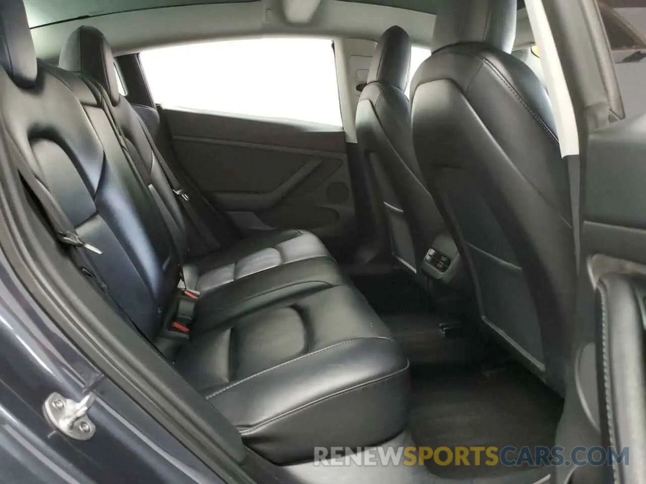 10 Photograph of a damaged car 5YJ3E1EA5NF371489 TESLA MODEL 3 2022