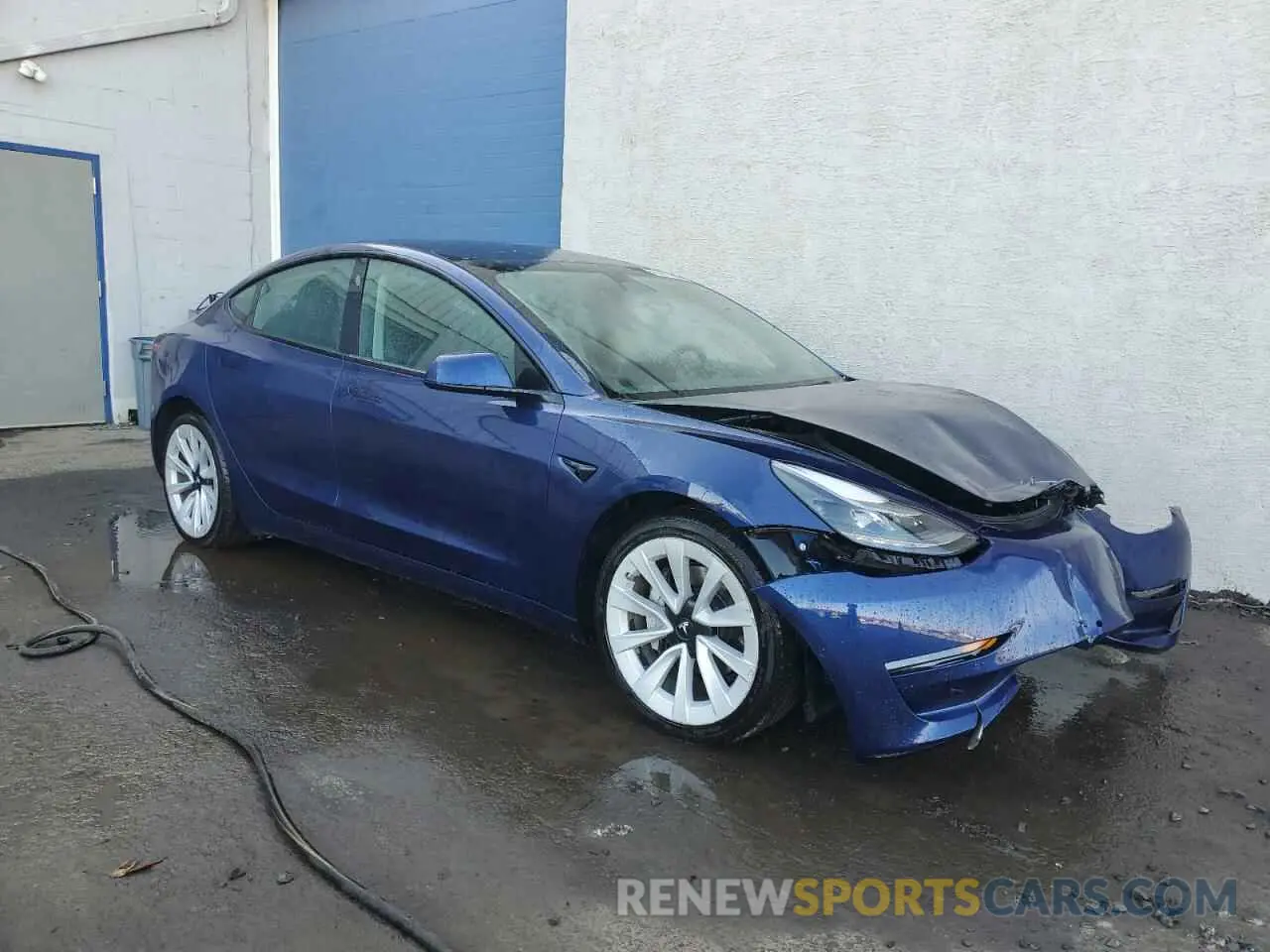 4 Photograph of a damaged car 5YJ3E1EA5NF371587 TESLA MODEL 3 2022