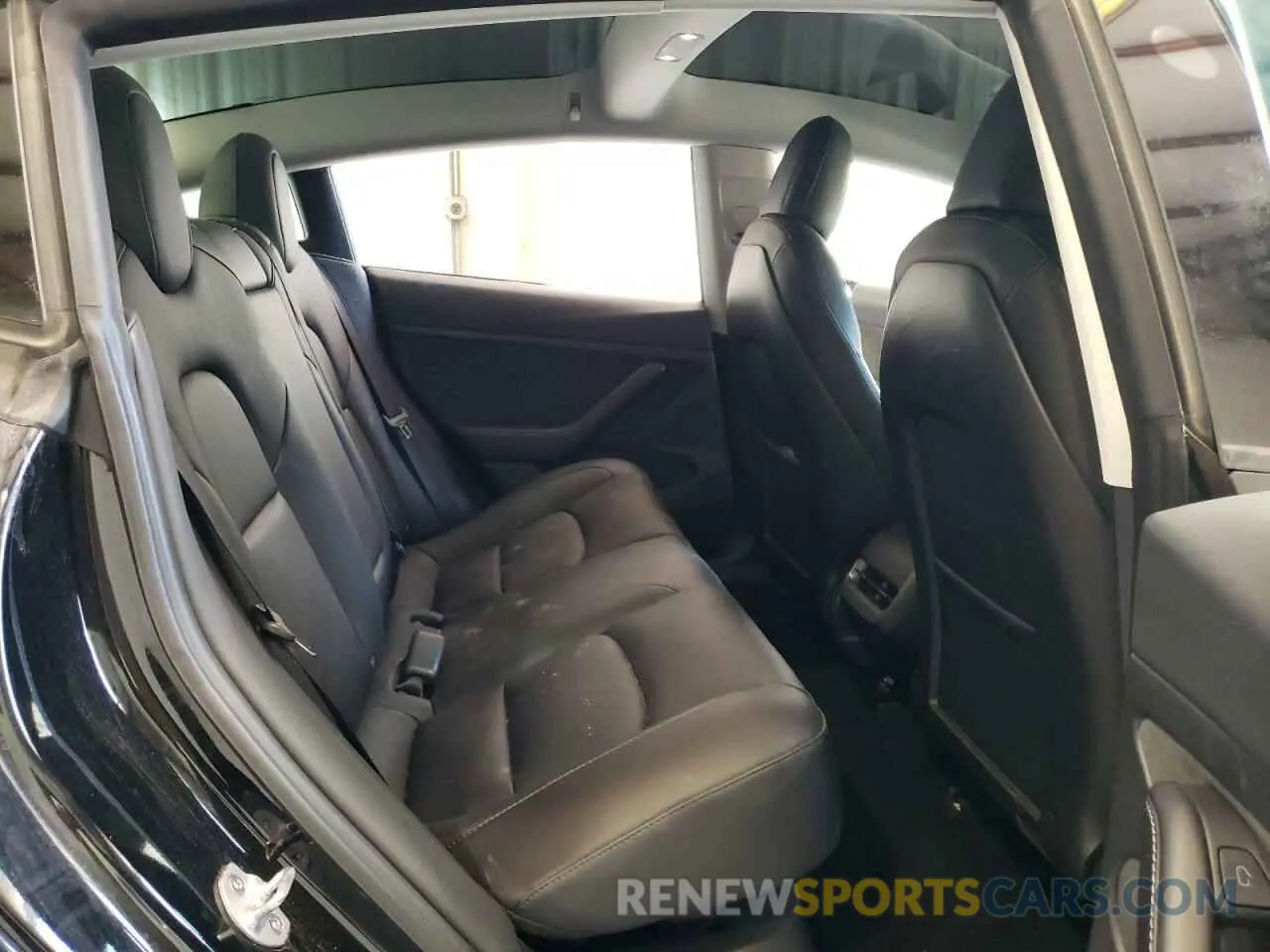 10 Photograph of a damaged car 5YJ3E1EA5NF372030 TESLA MODEL 3 2022