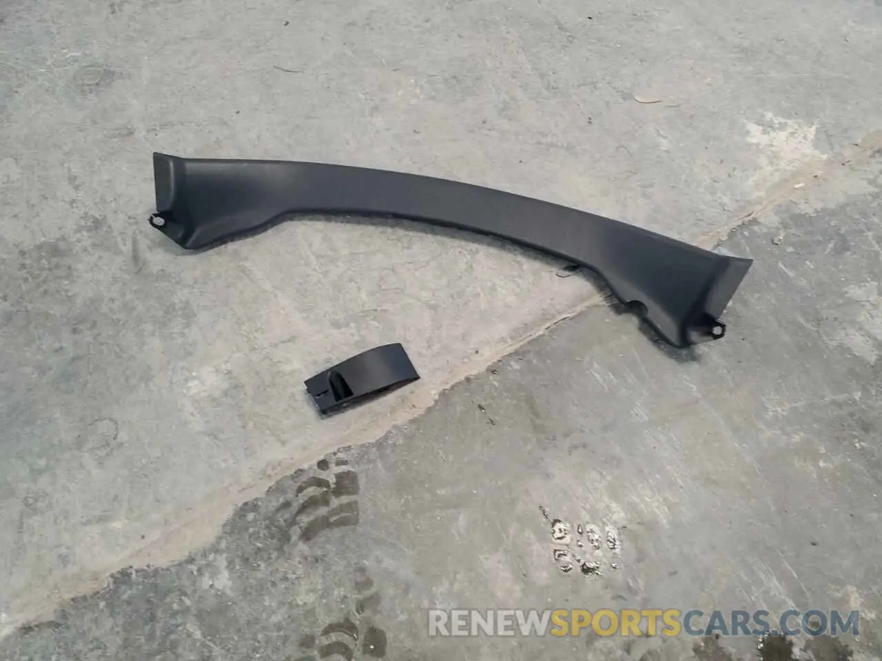12 Photograph of a damaged car 5YJ3E1EA5NF372643 TESLA MODEL 3 2022