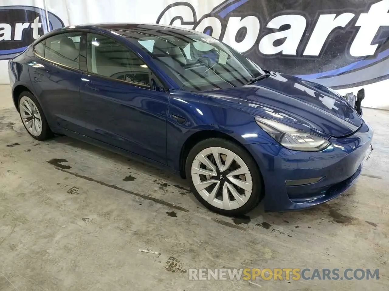 4 Photograph of a damaged car 5YJ3E1EA5NF372643 TESLA MODEL 3 2022