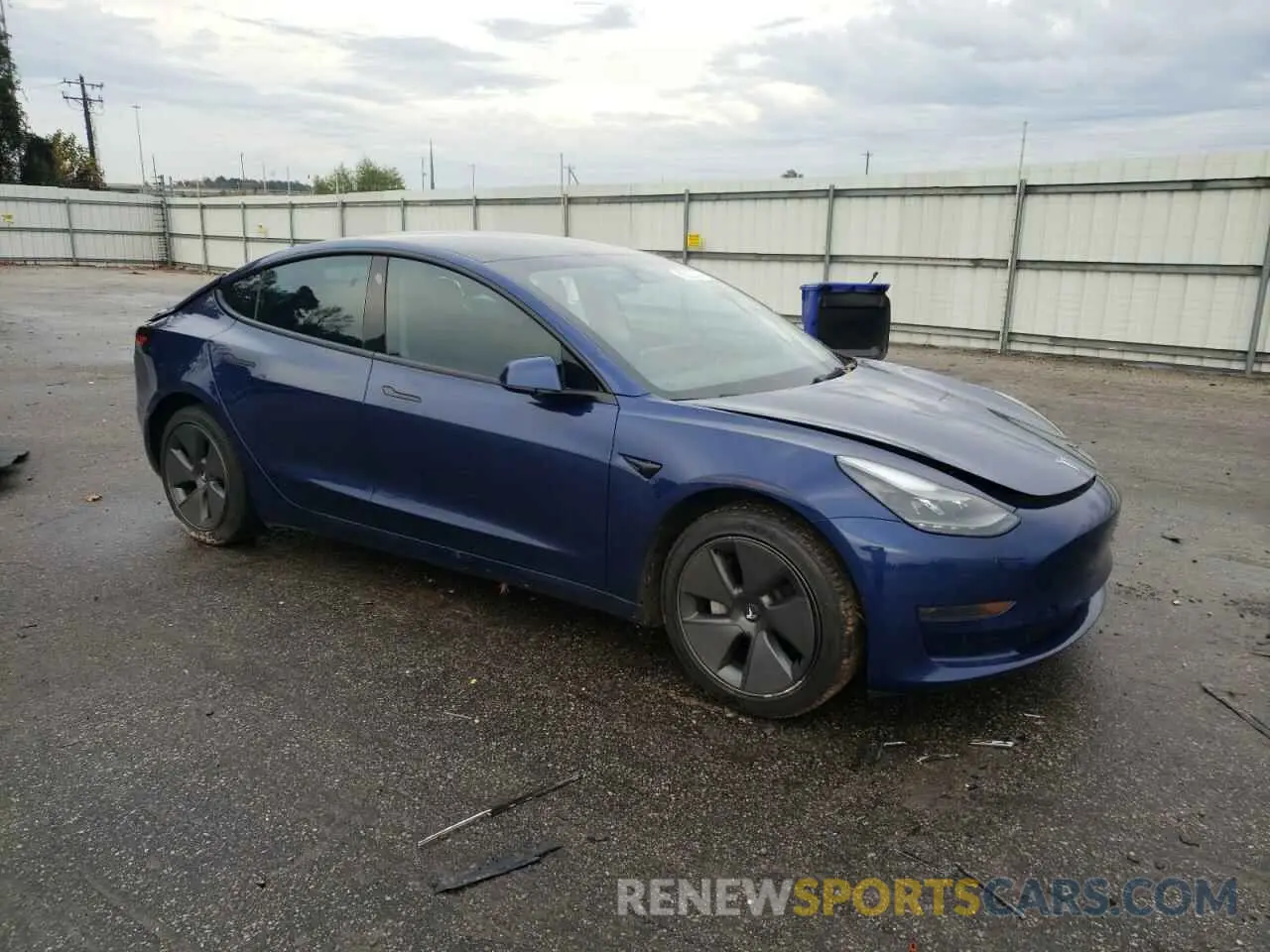 4 Photograph of a damaged car 5YJ3E1EA5NF373100 TESLA MODEL 3 2022