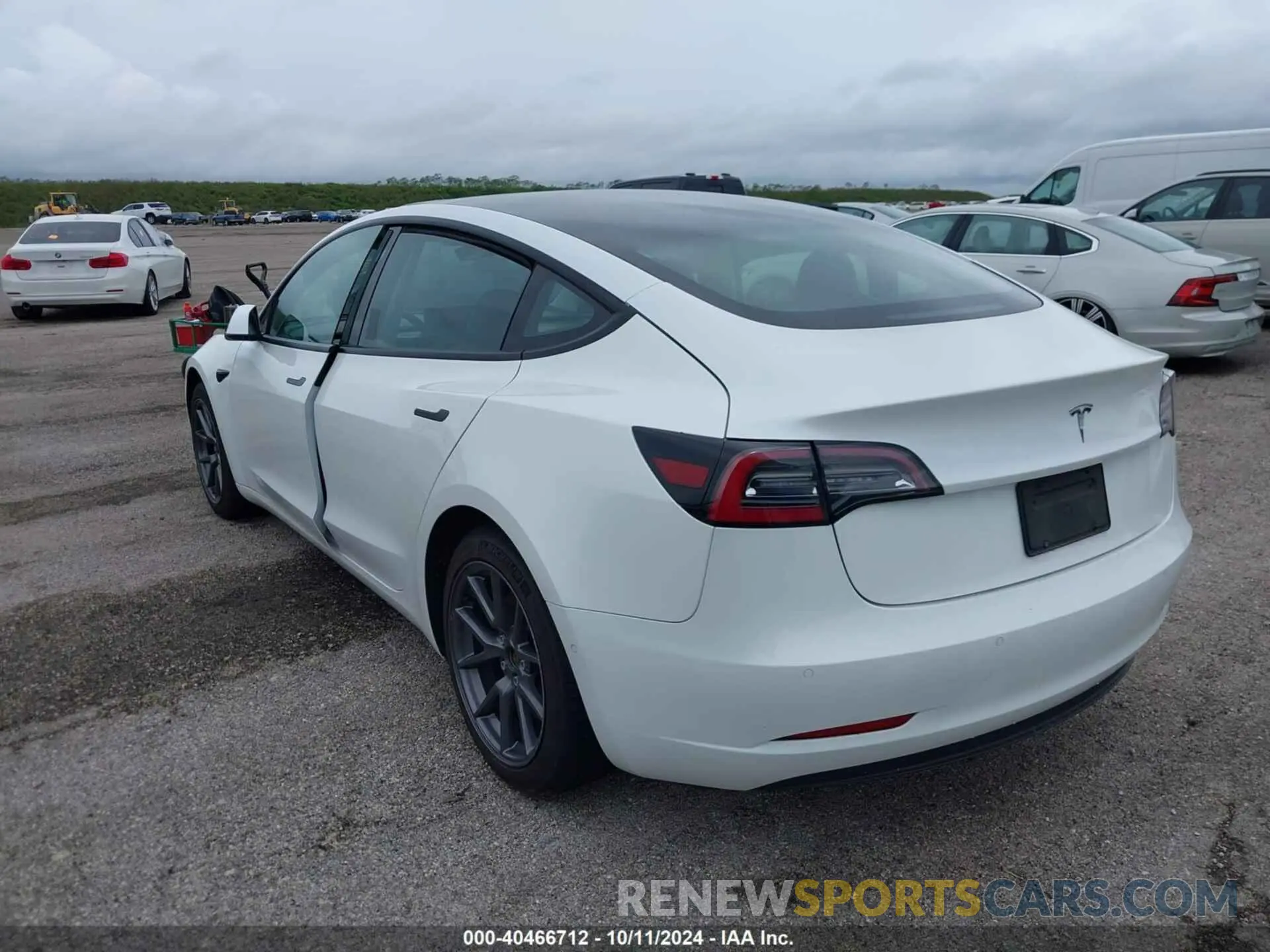 3 Photograph of a damaged car 5YJ3E1EA6NF102885 TESLA MODEL 3 2022