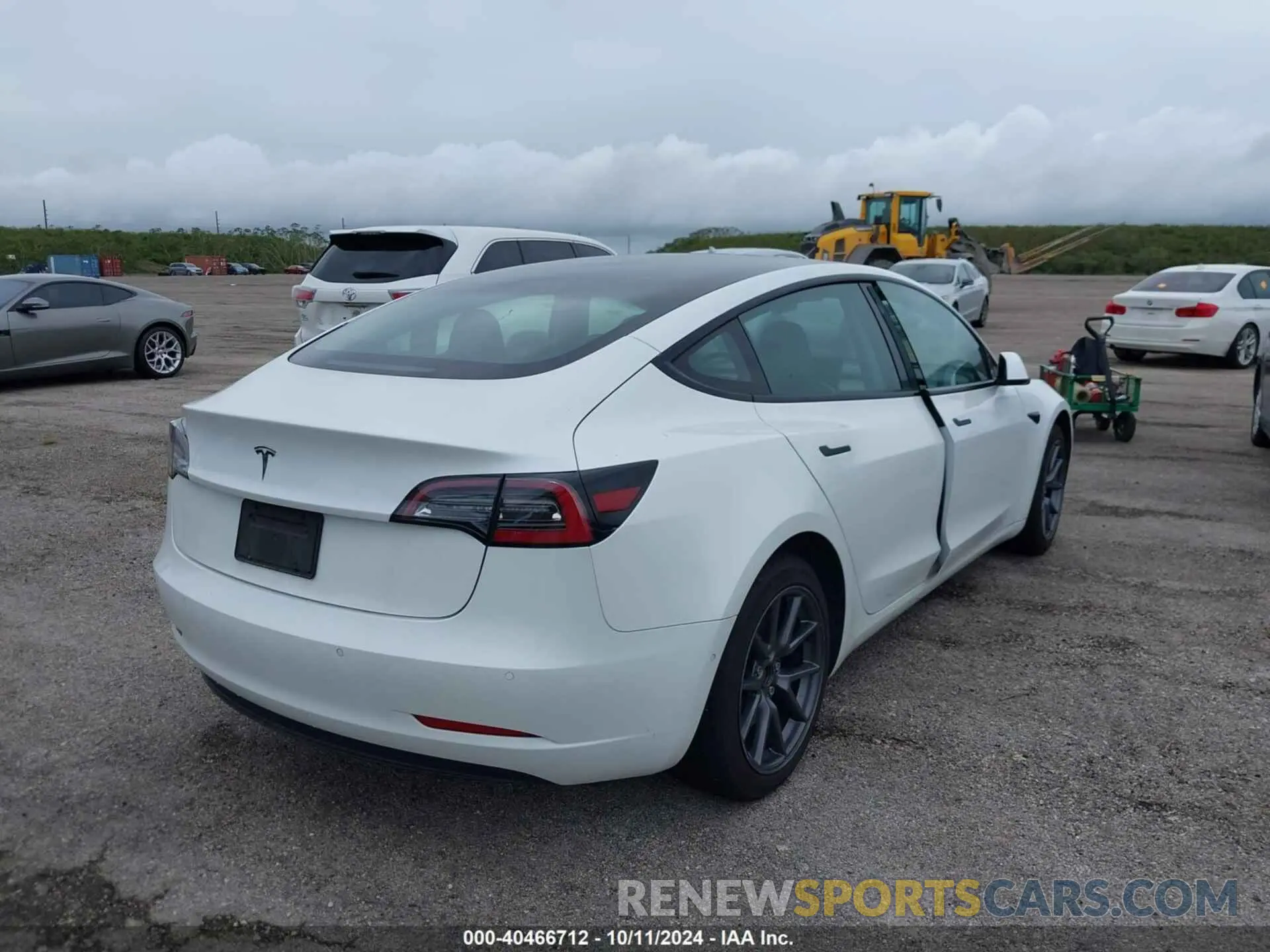 4 Photograph of a damaged car 5YJ3E1EA6NF102885 TESLA MODEL 3 2022