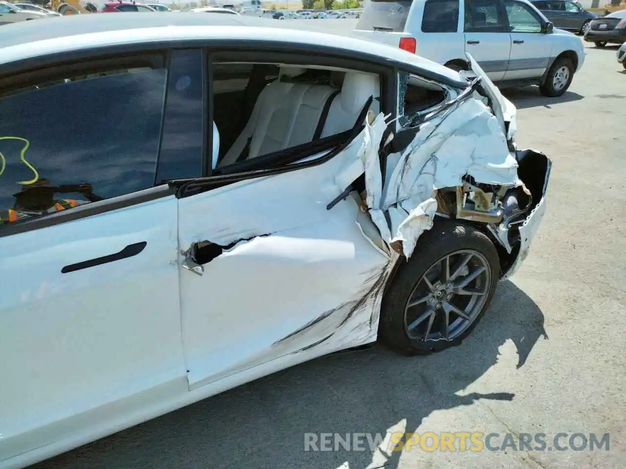 10 Photograph of a damaged car 5YJ3E1EA6NF122635 TESLA MODEL 3 2022