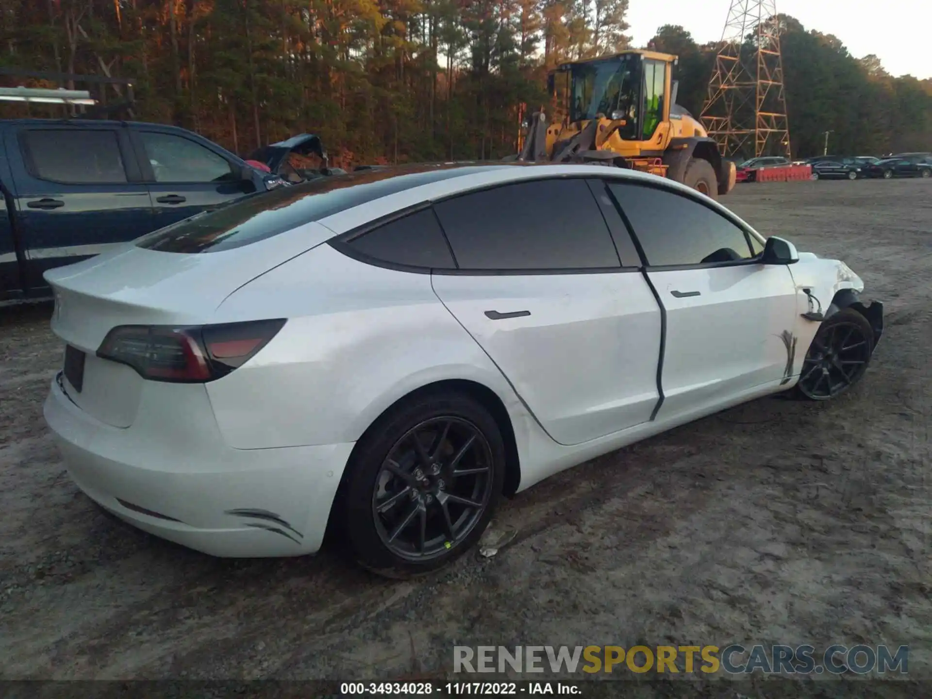 4 Photograph of a damaged car 5YJ3E1EA6NF125969 TESLA MODEL 3 2022