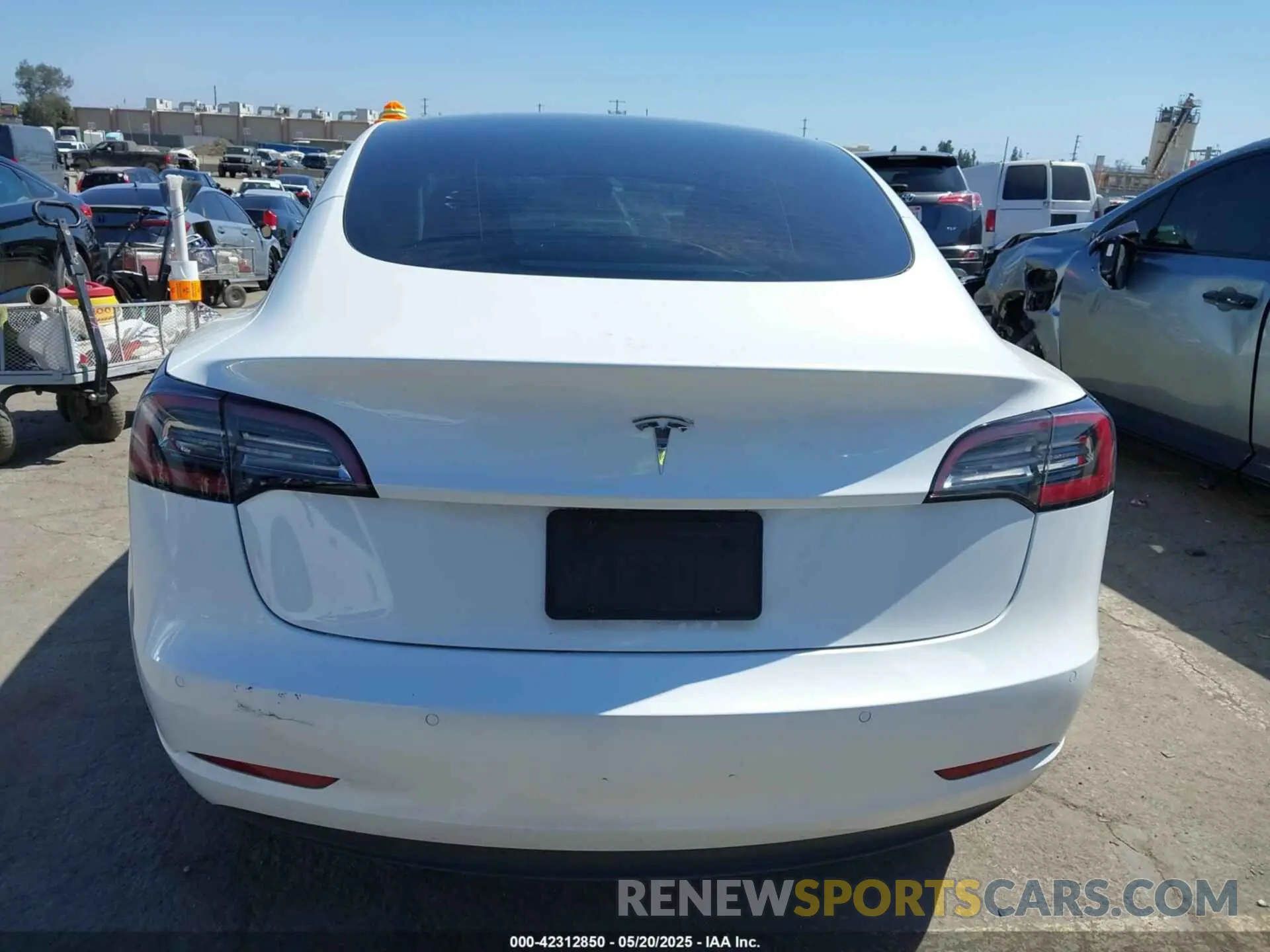 17 Photograph of a damaged car 5YJ3E1EA6NF144568 TESLA MODEL 3 2022