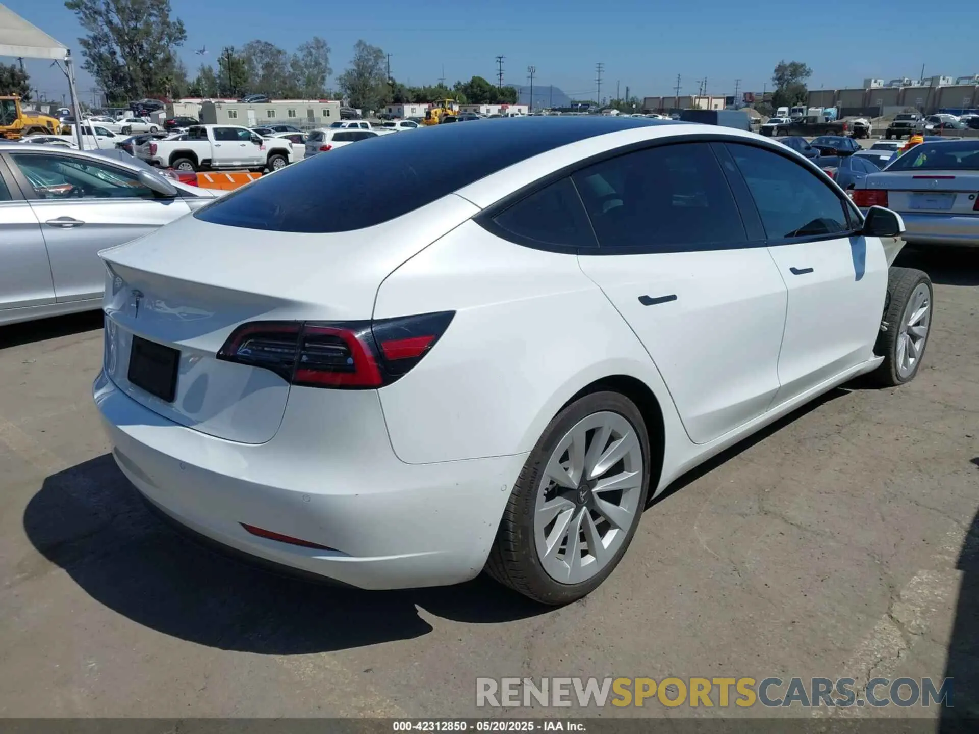 4 Photograph of a damaged car 5YJ3E1EA6NF144568 TESLA MODEL 3 2022