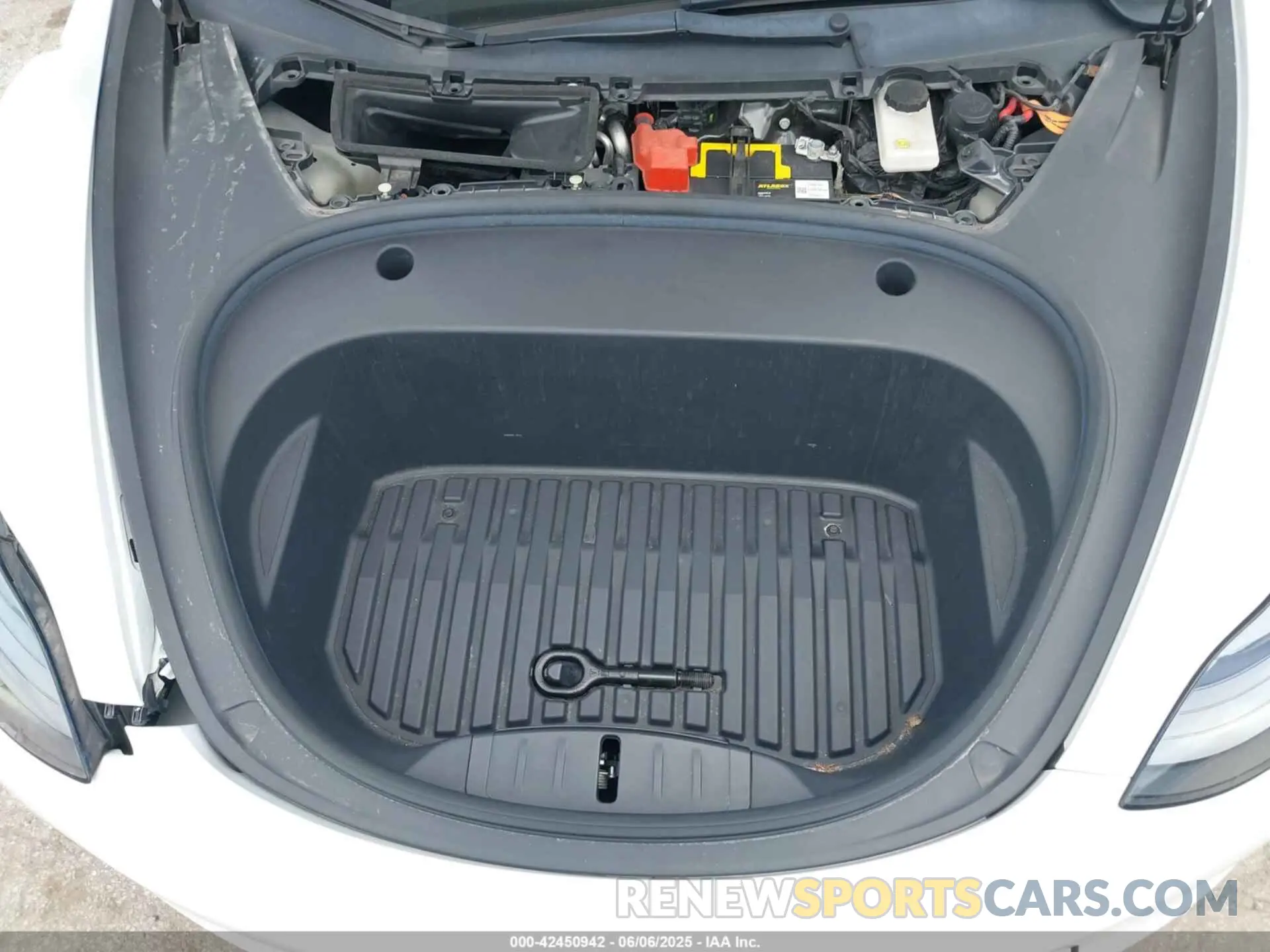 10 Photograph of a damaged car 5YJ3E1EA6NF153853 TESLA MODEL 3 2022