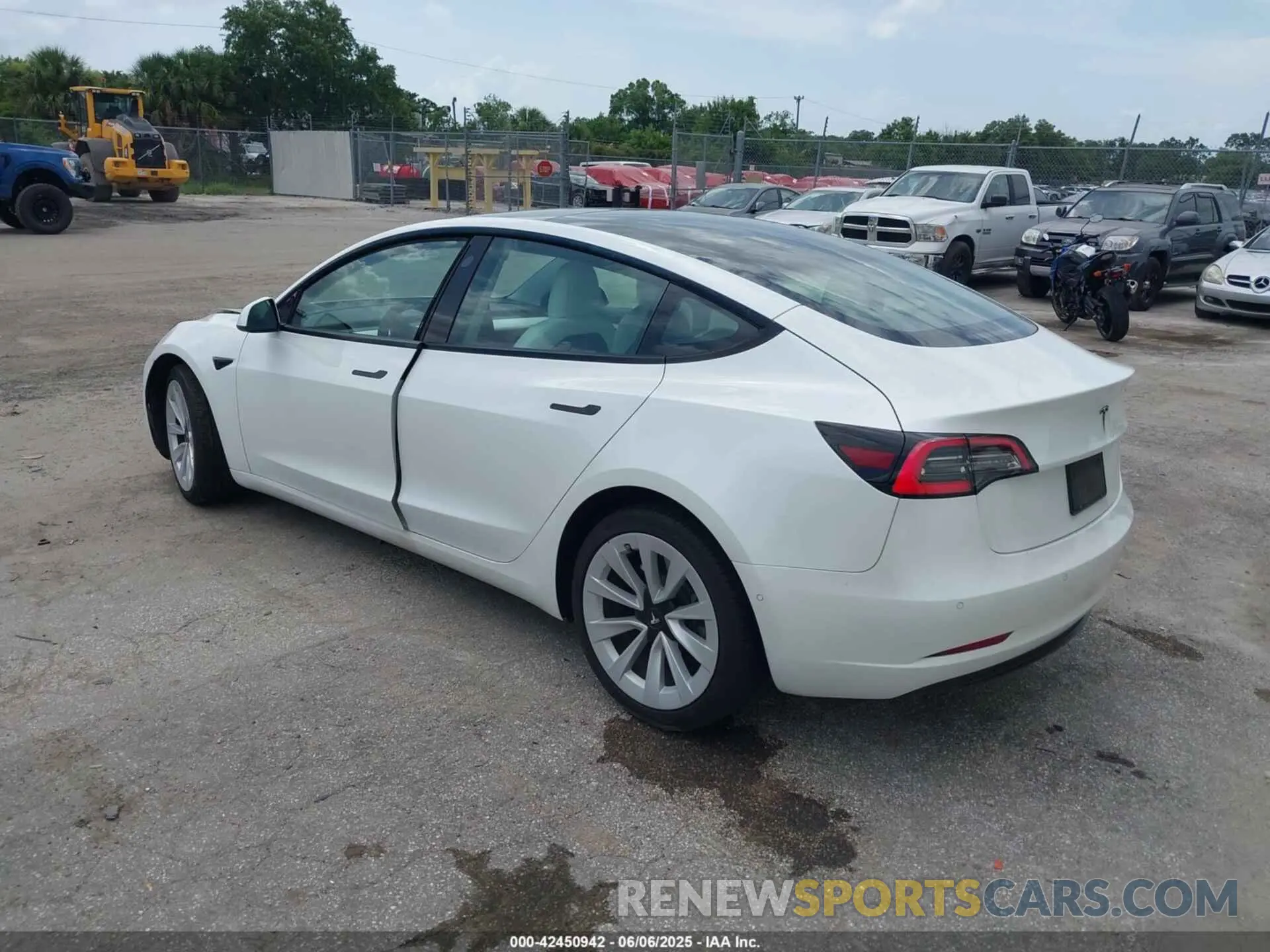 3 Photograph of a damaged car 5YJ3E1EA6NF153853 TESLA MODEL 3 2022