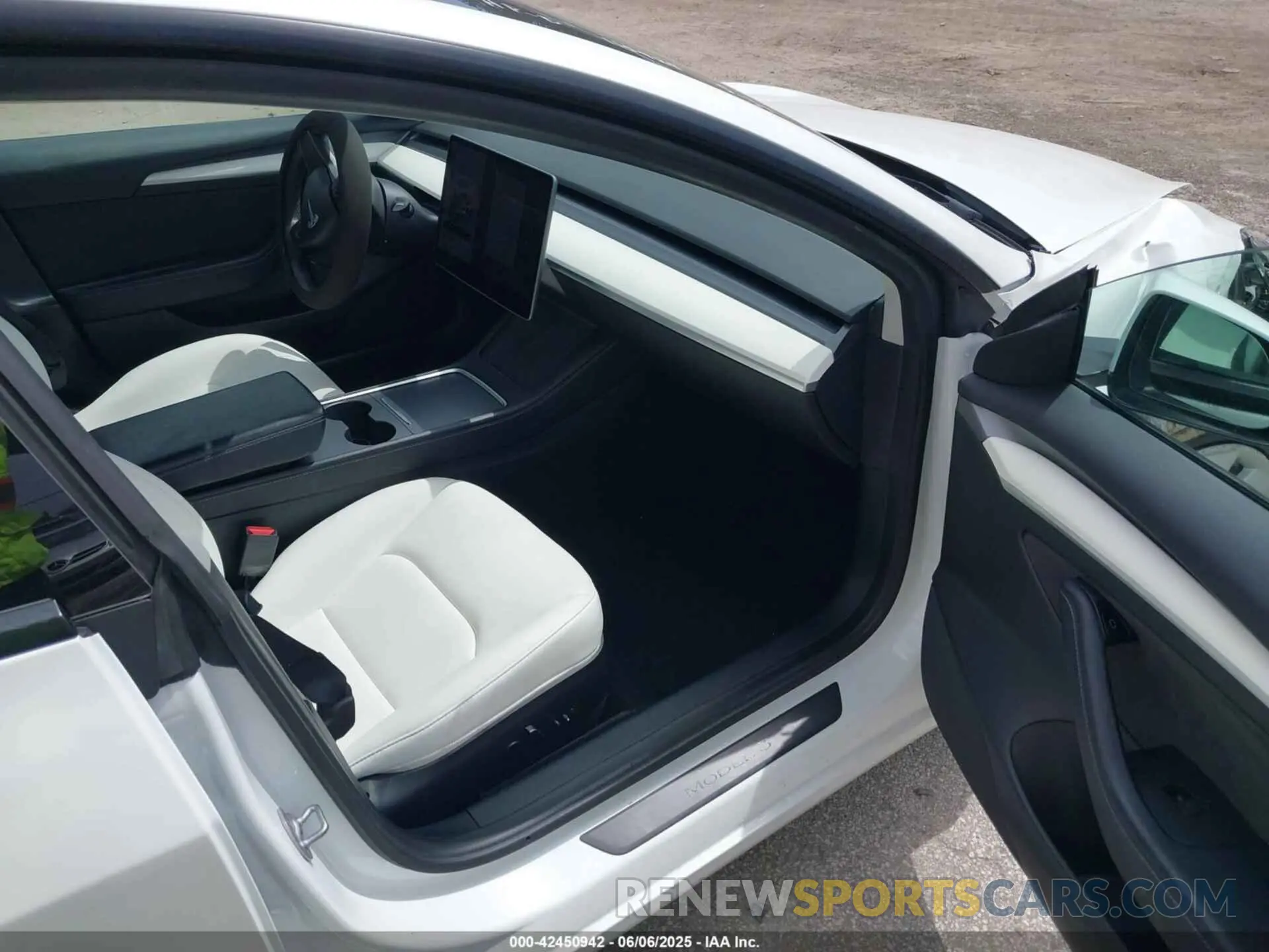 5 Photograph of a damaged car 5YJ3E1EA6NF153853 TESLA MODEL 3 2022