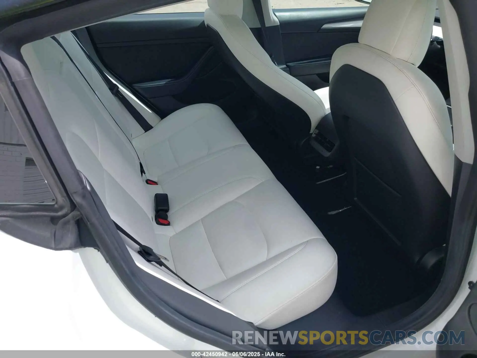8 Photograph of a damaged car 5YJ3E1EA6NF153853 TESLA MODEL 3 2022