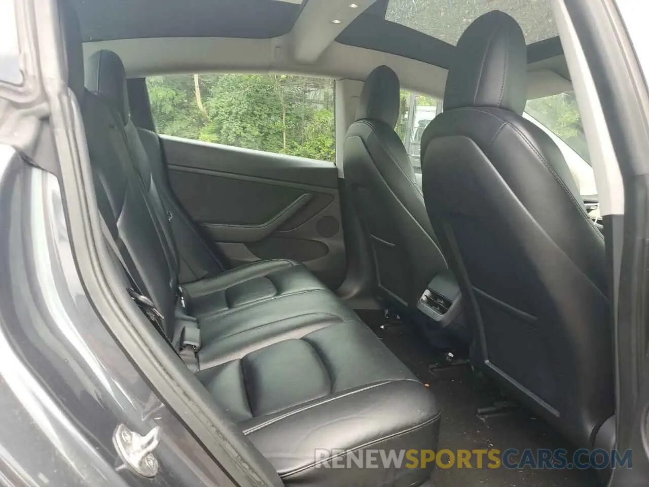 10 Photograph of a damaged car 5YJ3E1EA6NF185895 TESLA MODEL 3 2022