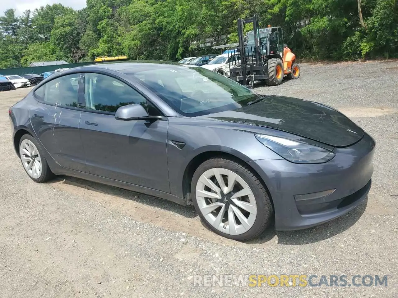 4 Photograph of a damaged car 5YJ3E1EA6NF185895 TESLA MODEL 3 2022