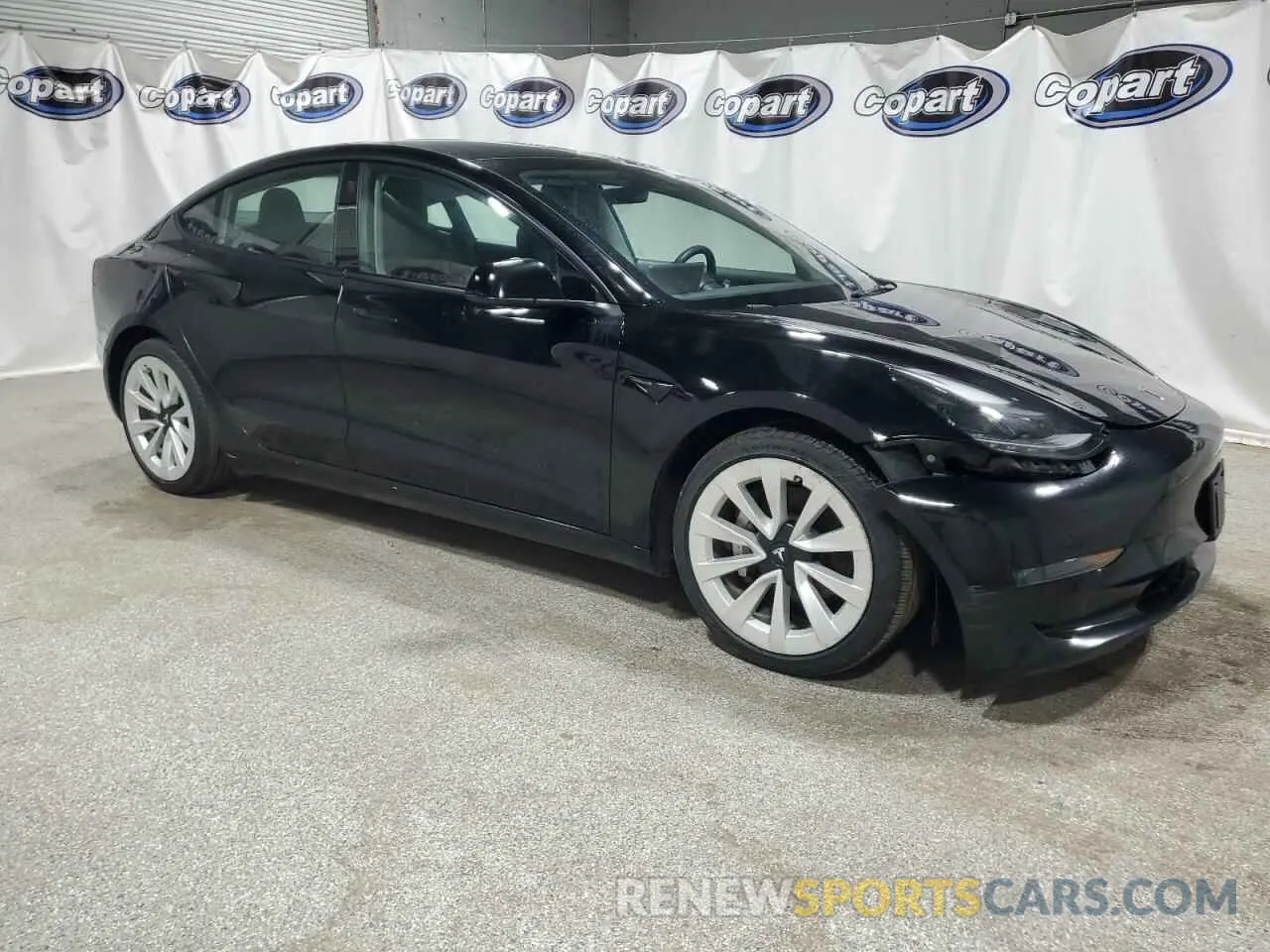4 Photograph of a damaged car 5YJ3E1EA6NF186139 TESLA MODEL 3 2022