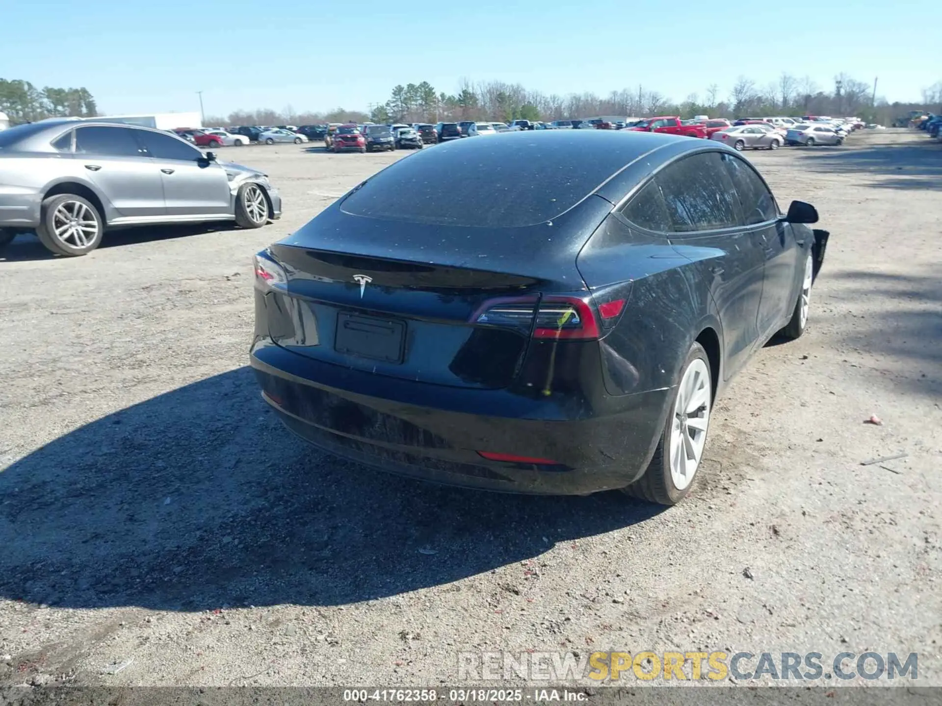 4 Photograph of a damaged car 5YJ3E1EA6NF187257 TESLA MODEL 3 2022