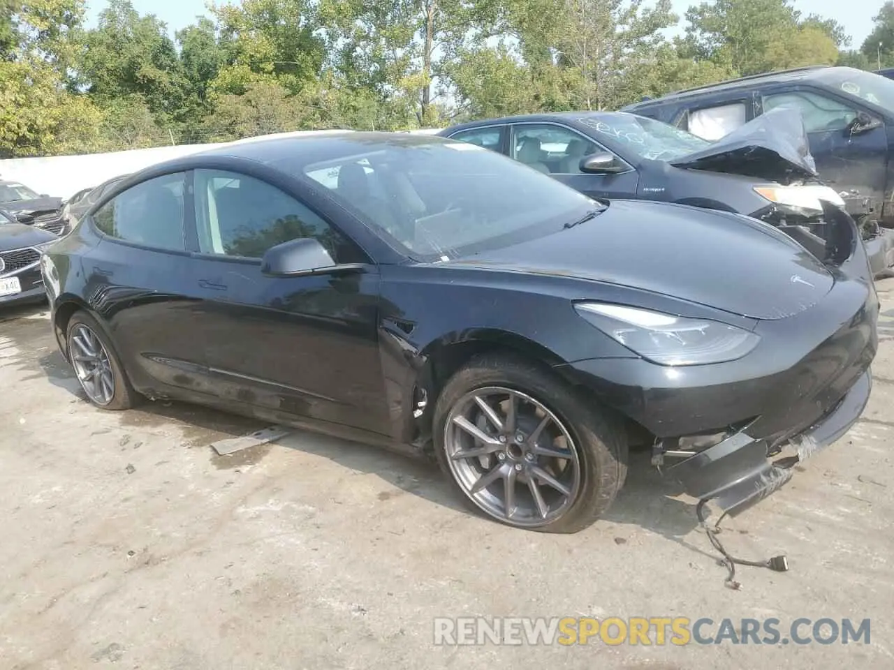 4 Photograph of a damaged car 5YJ3E1EA6NF190059 TESLA MODEL 3 2022