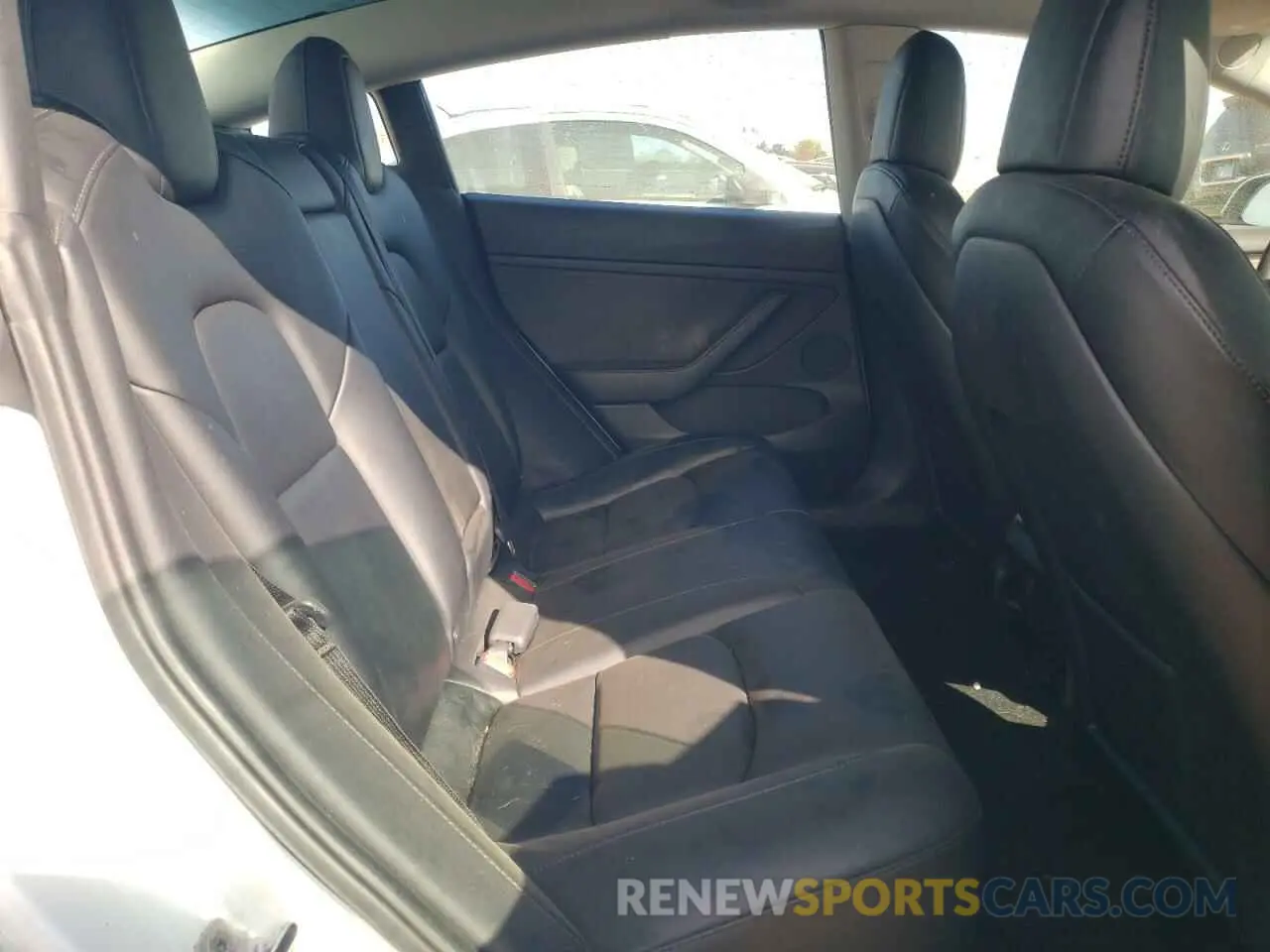 10 Photograph of a damaged car 5YJ3E1EA6NF231046 TESLA MODEL 3 2022