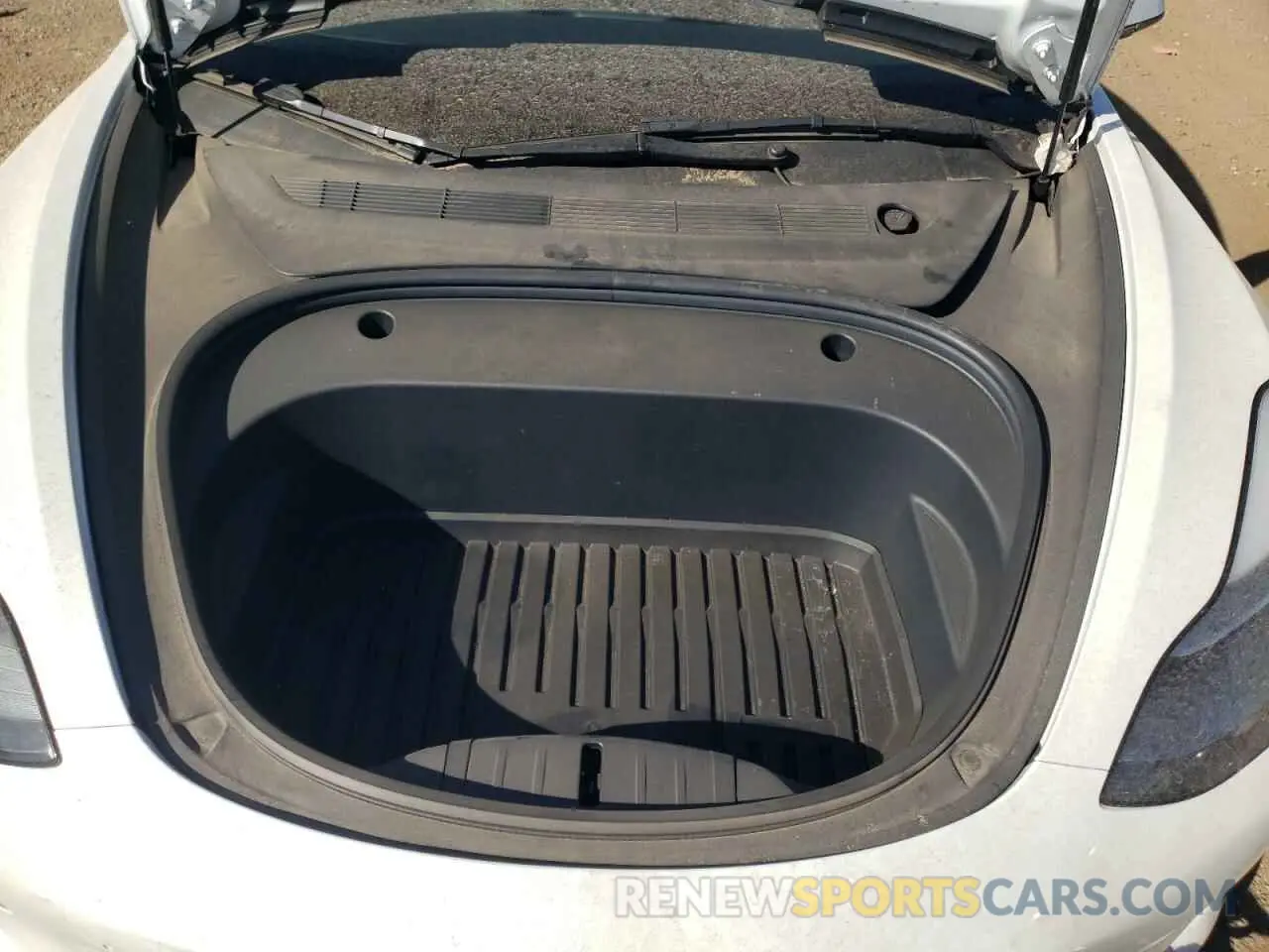 11 Photograph of a damaged car 5YJ3E1EA6NF231046 TESLA MODEL 3 2022