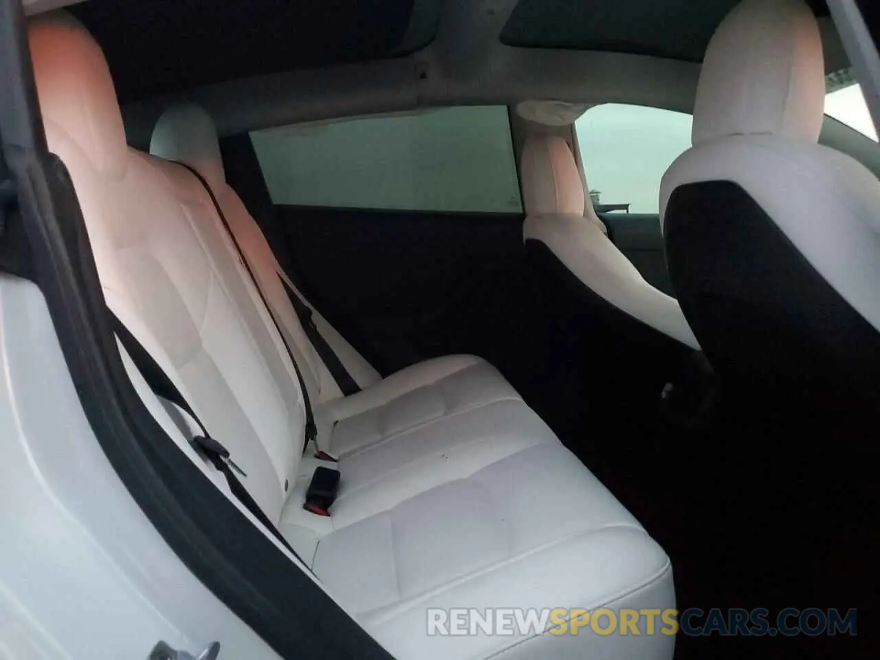 11 Photograph of a damaged car 5YJ3E1EA6NF237977 TESLA MODEL 3 2022