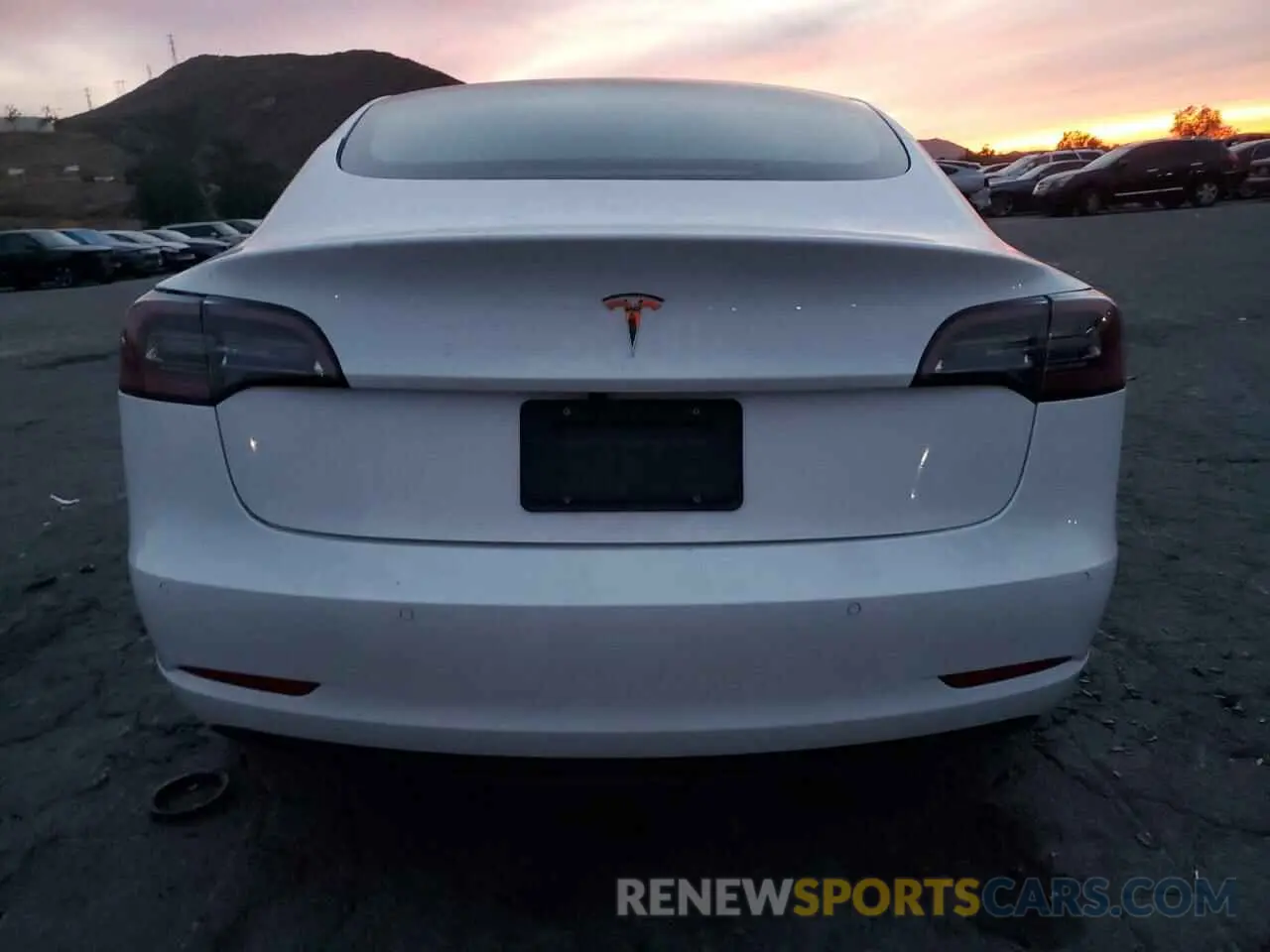 6 Photograph of a damaged car 5YJ3E1EA6NF237977 TESLA MODEL 3 2022