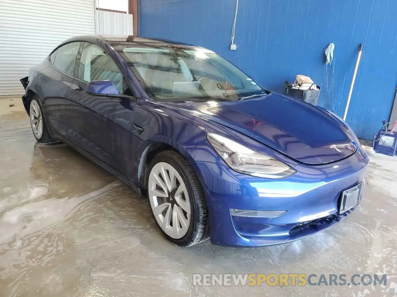 4 Photograph of a damaged car 5YJ3E1EA6NF285558 TESLA MODEL 3 2022