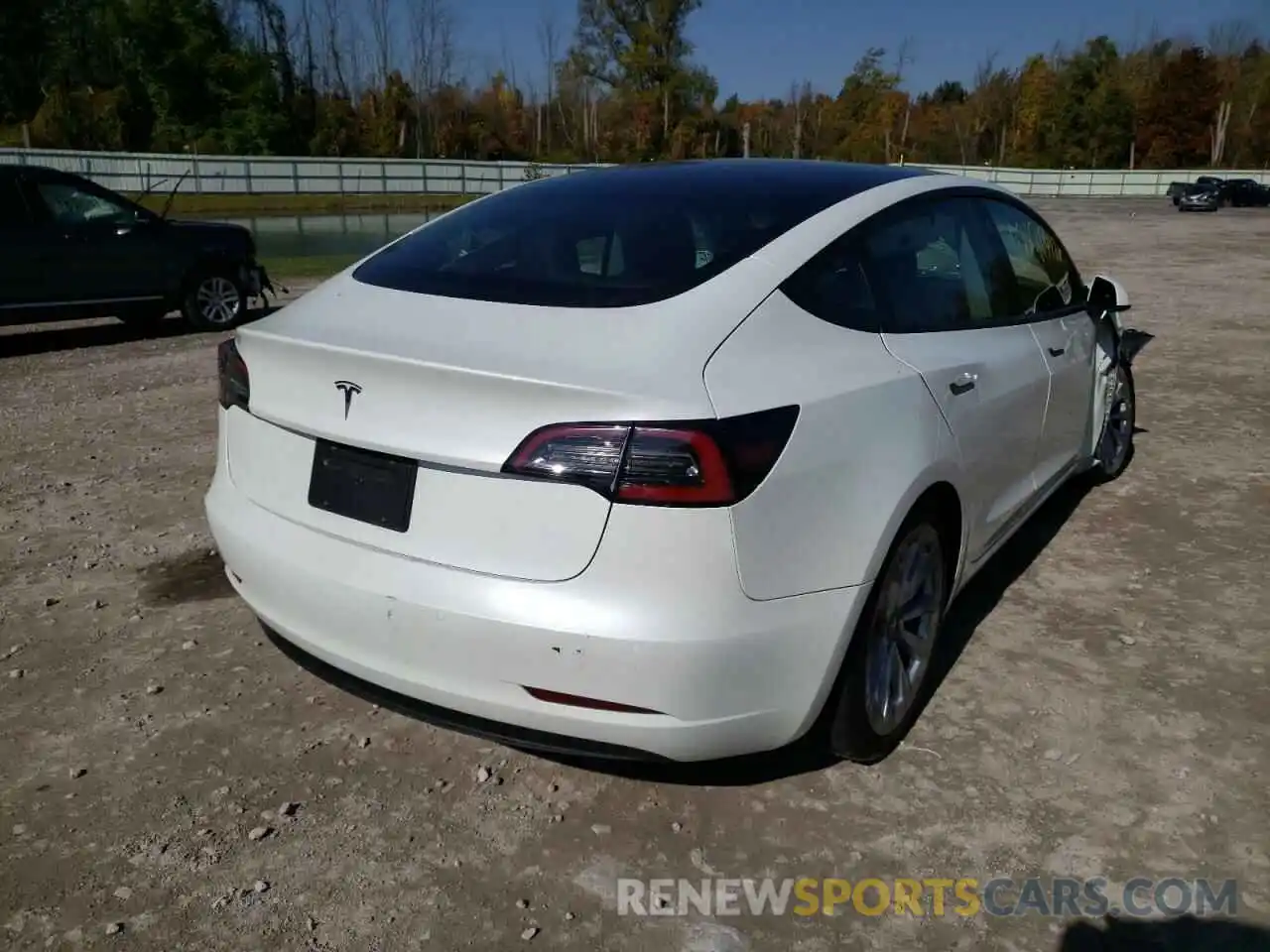 4 Photograph of a damaged car 5YJ3E1EA6NF289075 TESLA MODEL 3 2022