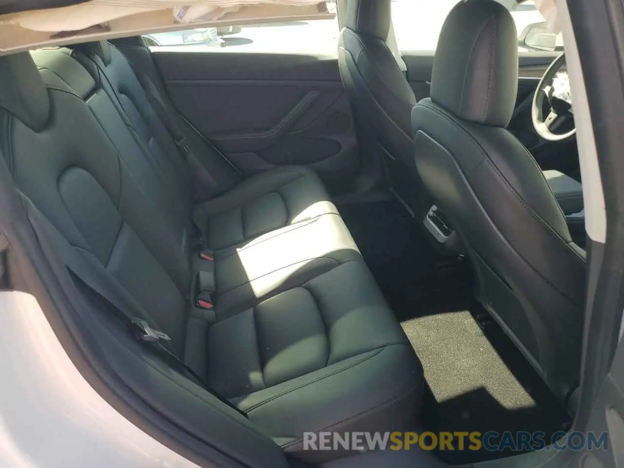 10 Photograph of a damaged car 5YJ3E1EA6NF294213 TESLA MODEL 3 2022