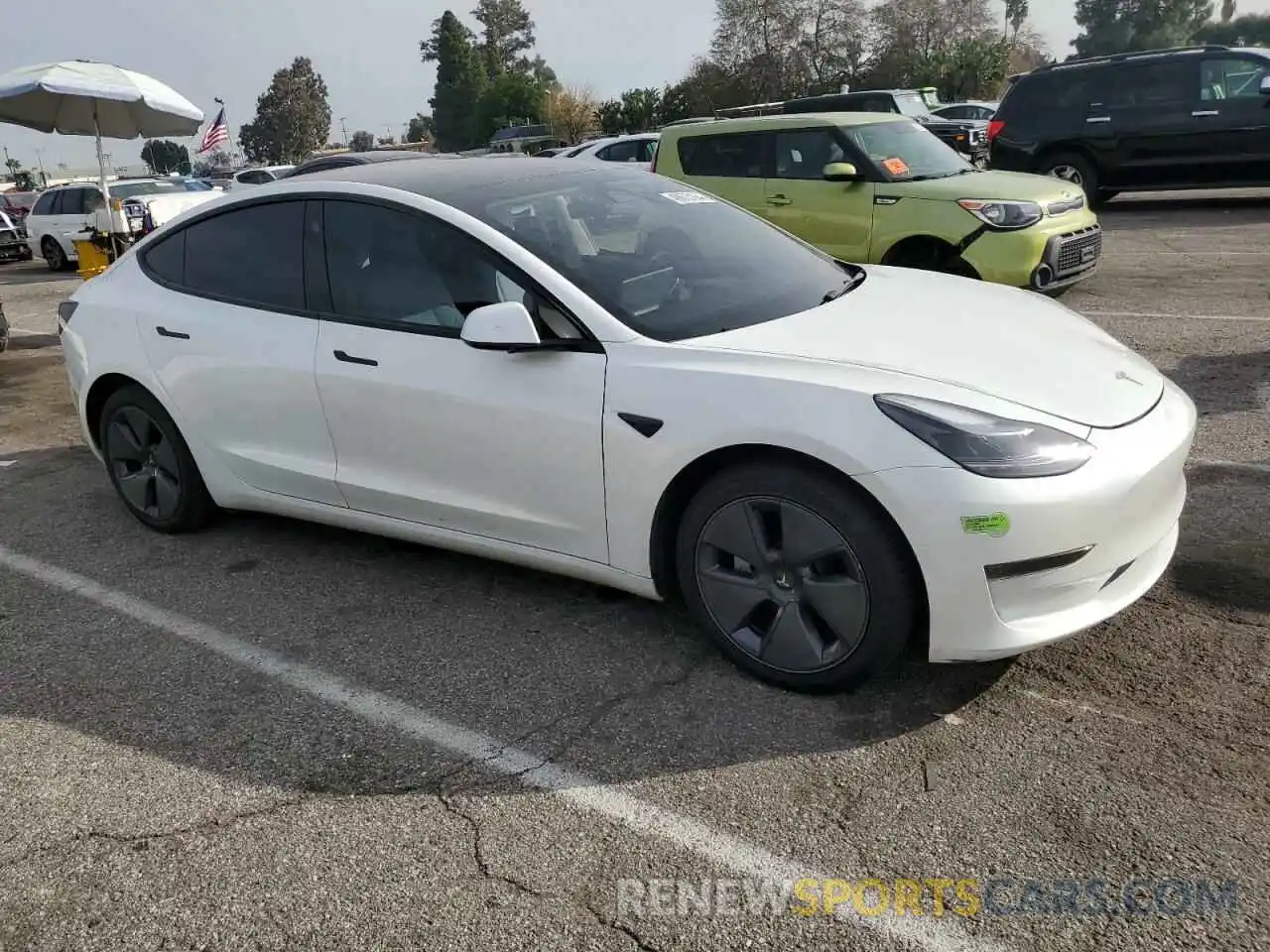 4 Photograph of a damaged car 5YJ3E1EA6NF322897 TESLA MODEL 3 2022