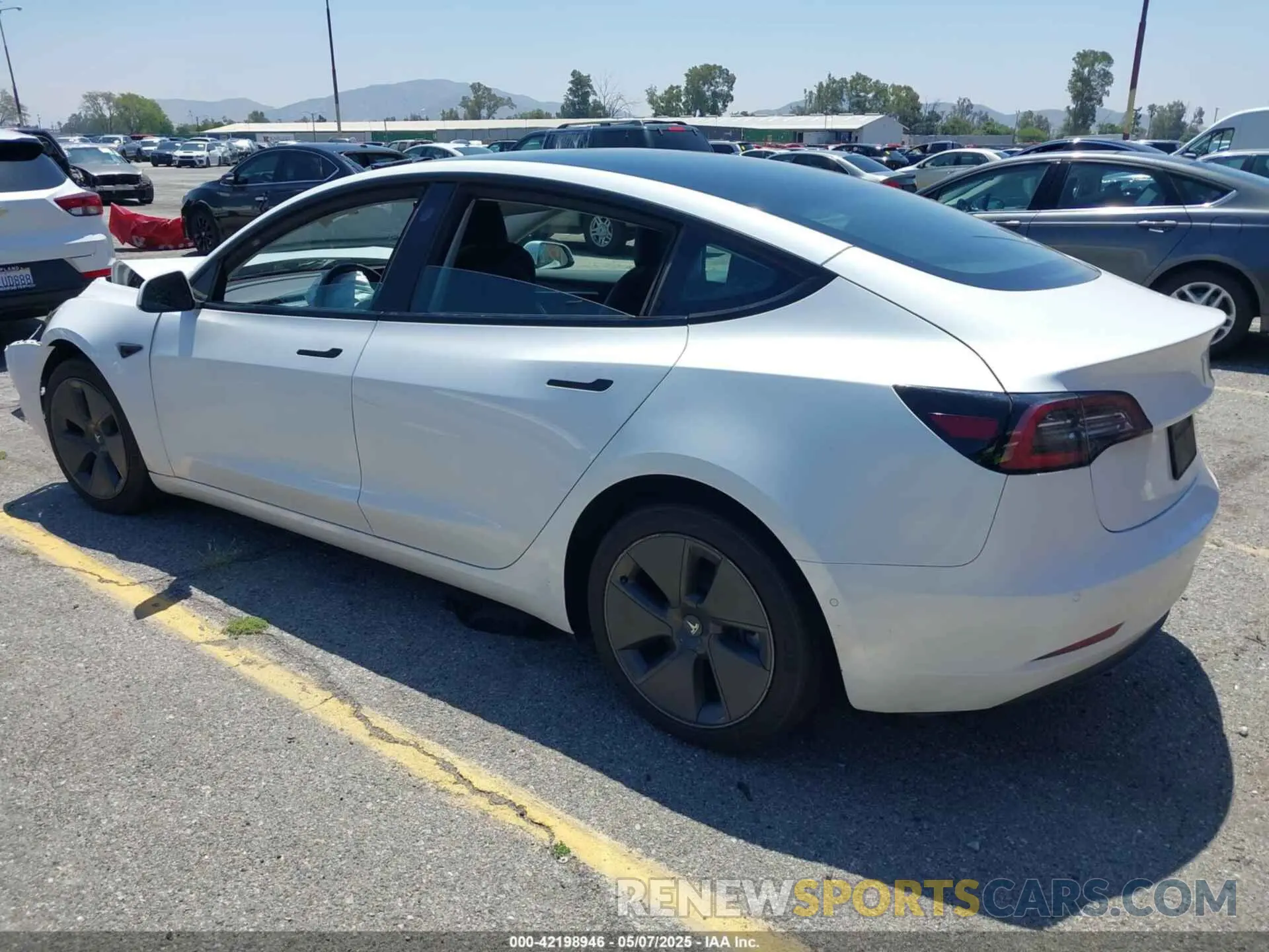 3 Photograph of a damaged car 5YJ3E1EA6NF332281 TESLA MODEL 3 2022