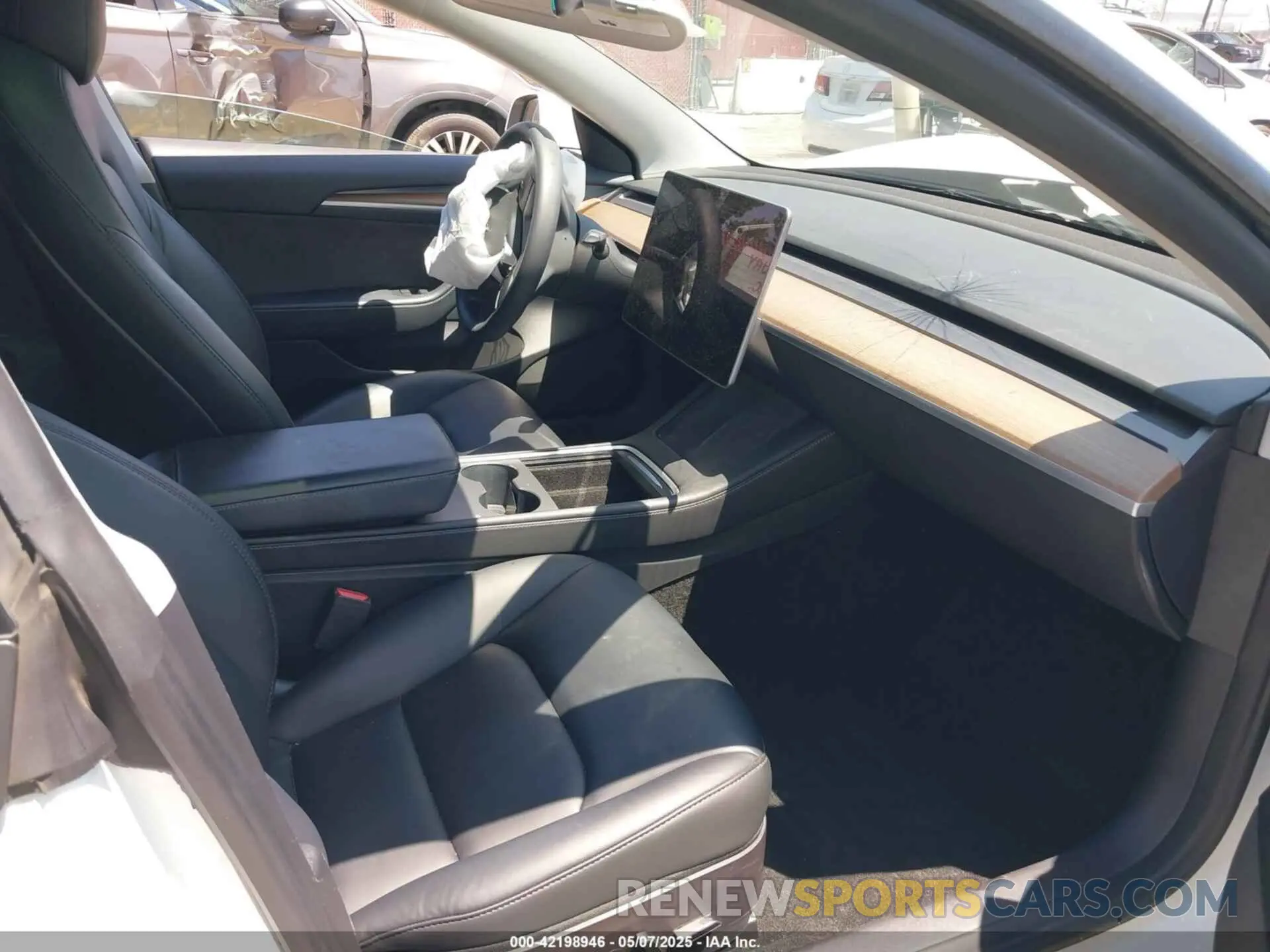 5 Photograph of a damaged car 5YJ3E1EA6NF332281 TESLA MODEL 3 2022