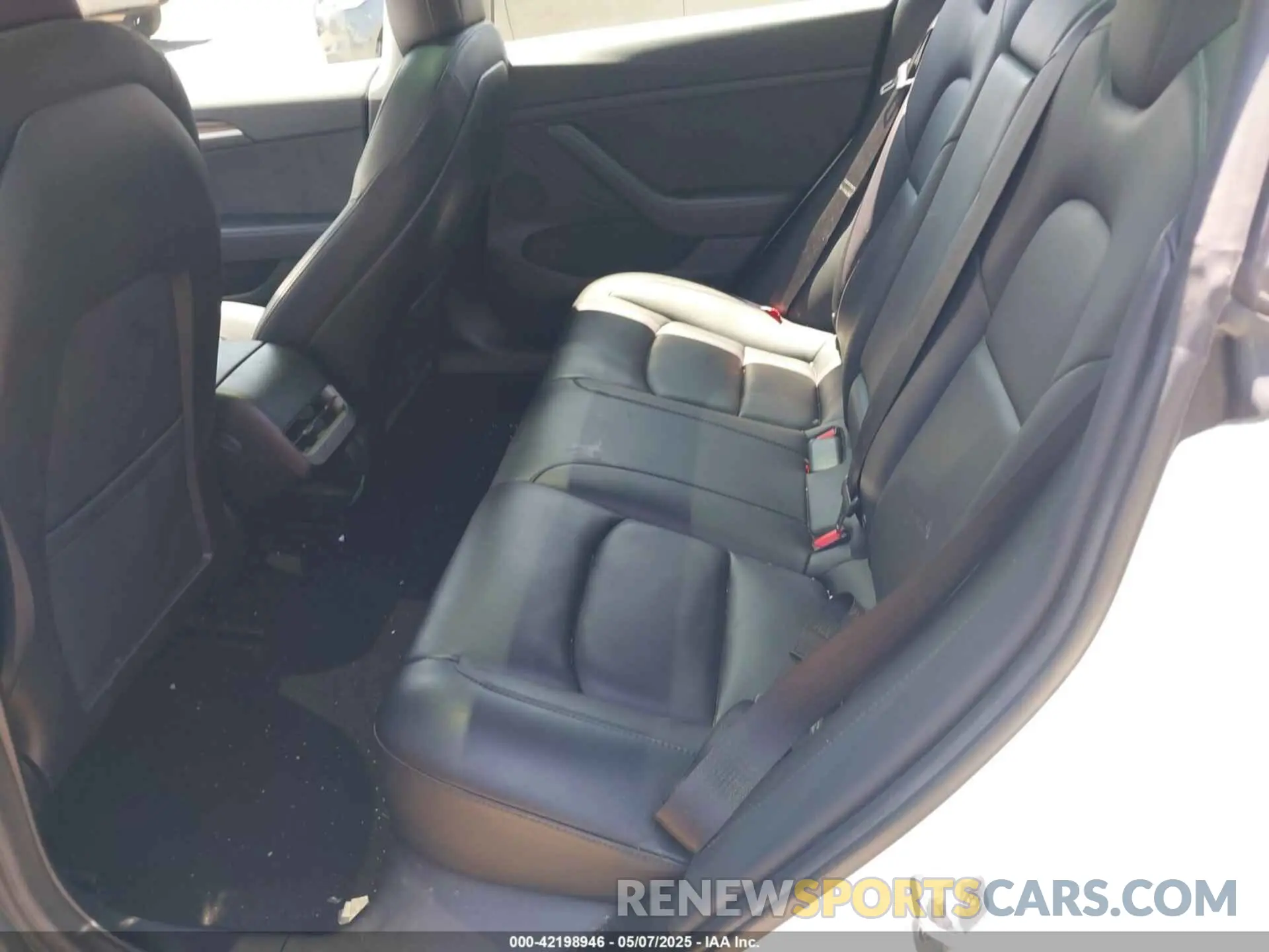 8 Photograph of a damaged car 5YJ3E1EA6NF332281 TESLA MODEL 3 2022