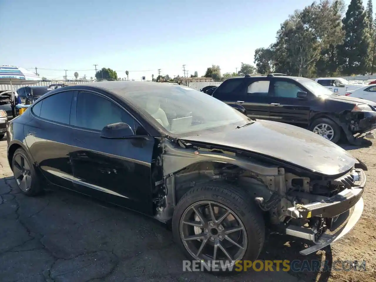 4 Photograph of a damaged car 5YJ3E1EA6NF358279 TESLA MODEL 3 2022