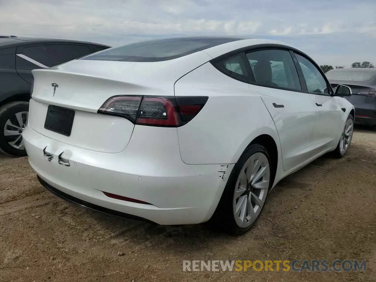 3 Photograph of a damaged car 5YJ3E1EA6NF368696 TESLA MODEL 3 2022