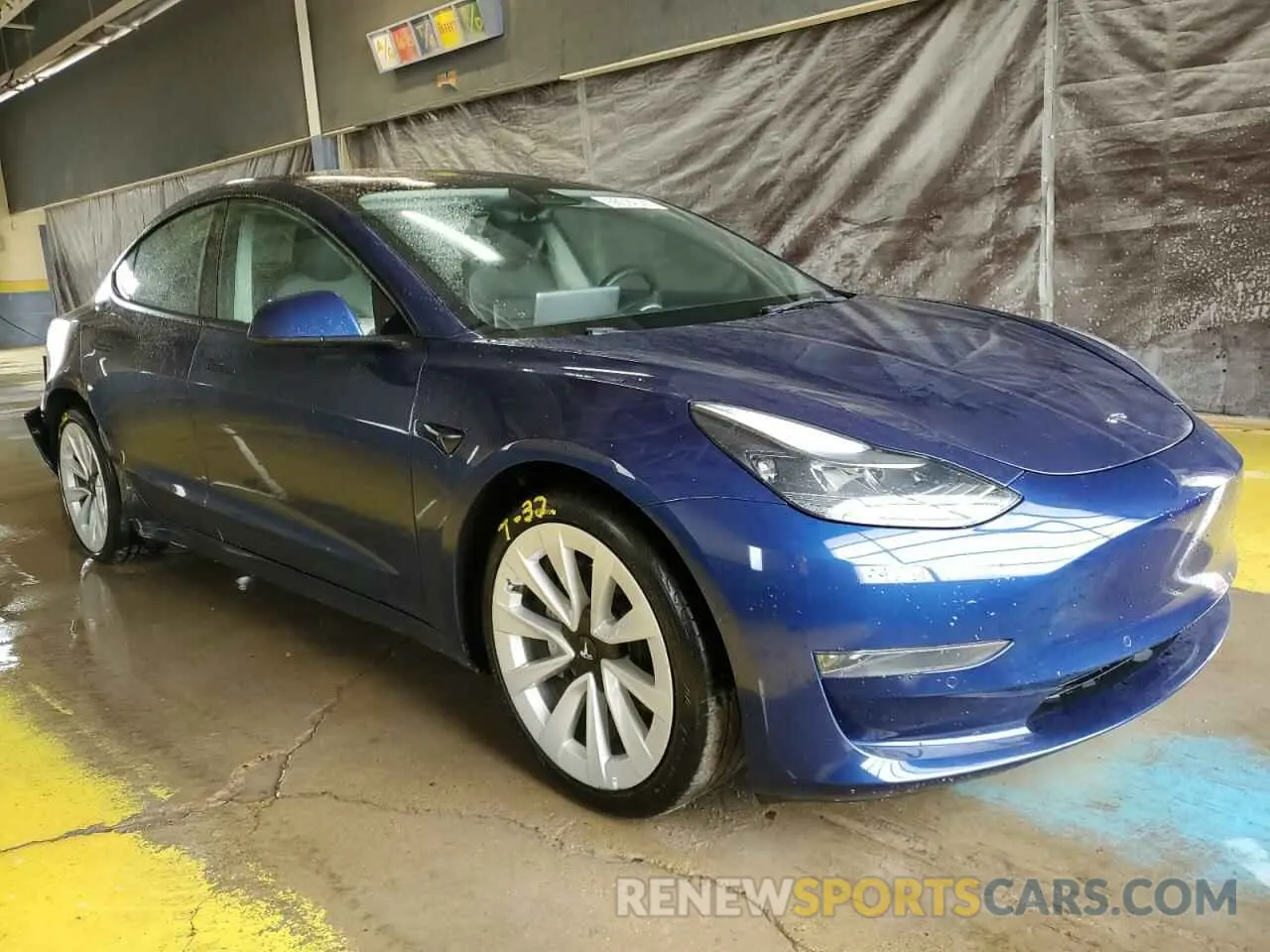 4 Photograph of a damaged car 5YJ3E1EA6NF369198 TESLA MODEL 3 2022