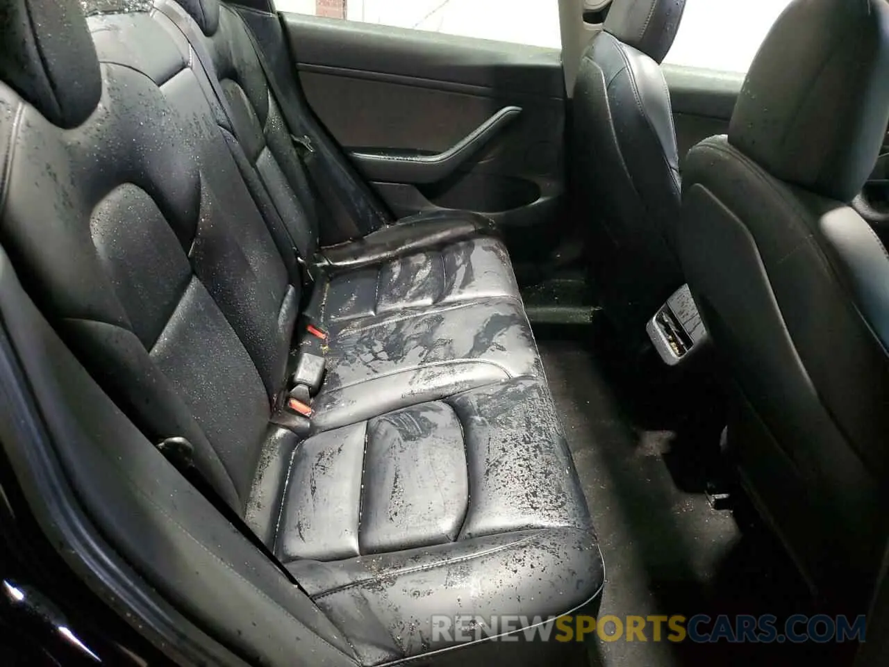 10 Photograph of a damaged car 5YJ3E1EA6NF369993 TESLA MODEL 3 2022