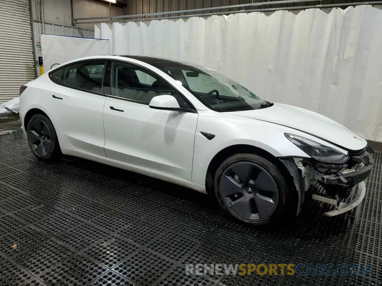 4 Photograph of a damaged car 5YJ3E1EA6NF370092 TESLA MODEL 3 2022