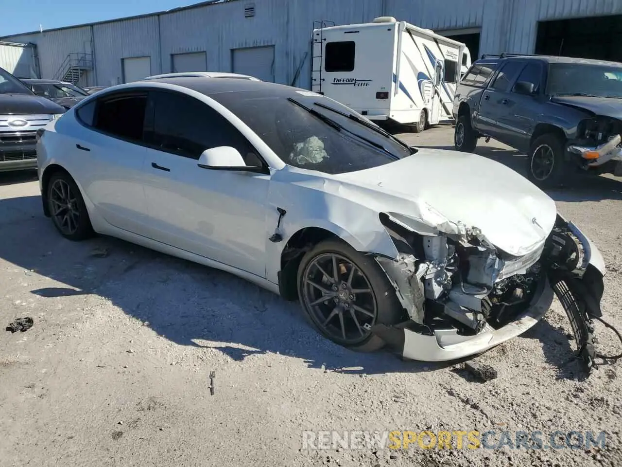 4 Photograph of a damaged car 5YJ3E1EA6NF370867 TESLA MODEL 3 2022