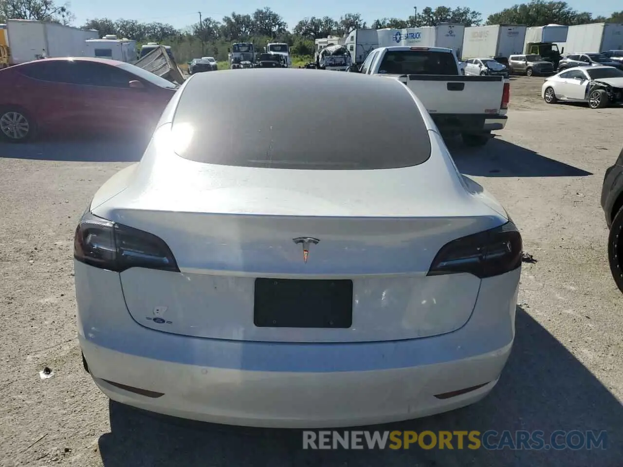 6 Photograph of a damaged car 5YJ3E1EA6NF370867 TESLA MODEL 3 2022